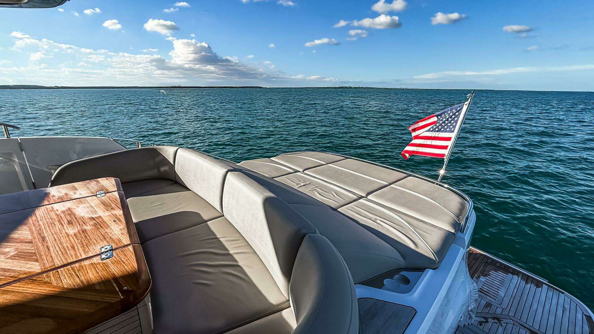 2026 Princess S65 Sportbridge - Image 14