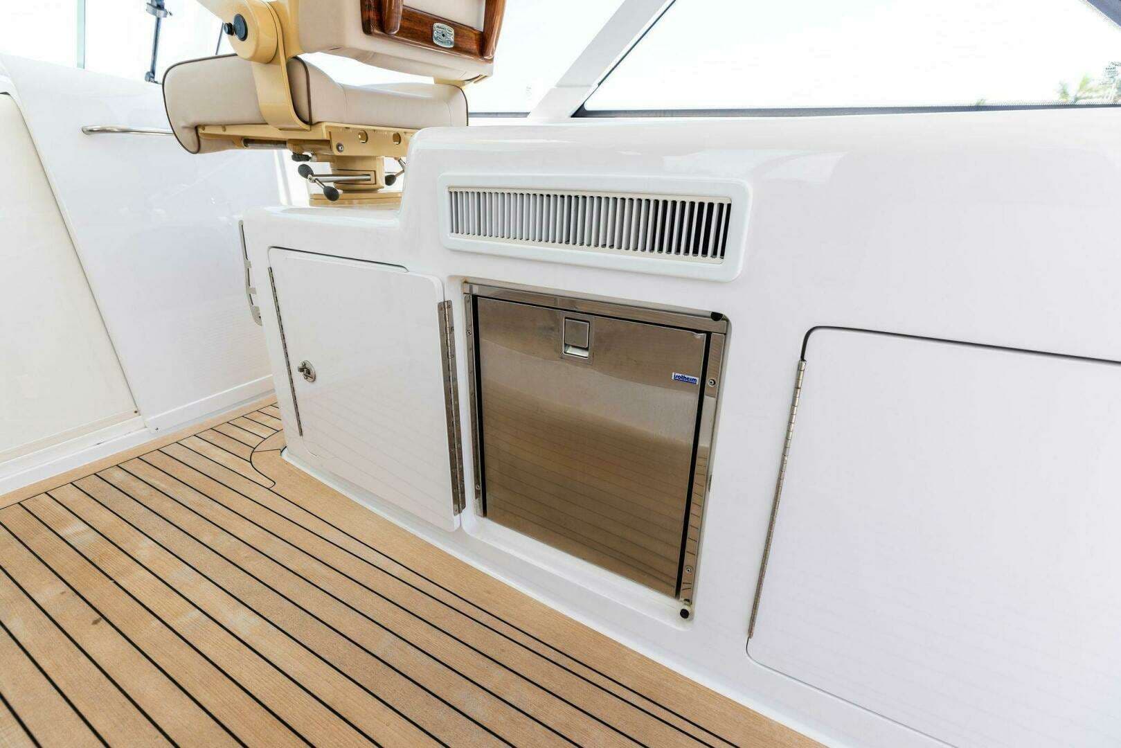 2016 Hatteras — - Image 55