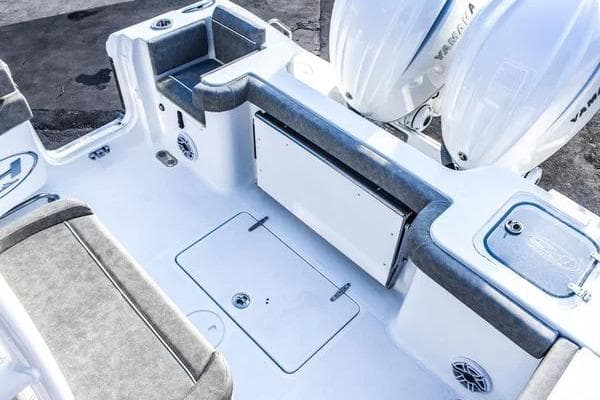 2025 Sea Hunt Gamefish 28 Forward Seating boat interior with Yamaha engines, featuring spacious seating and storage.
