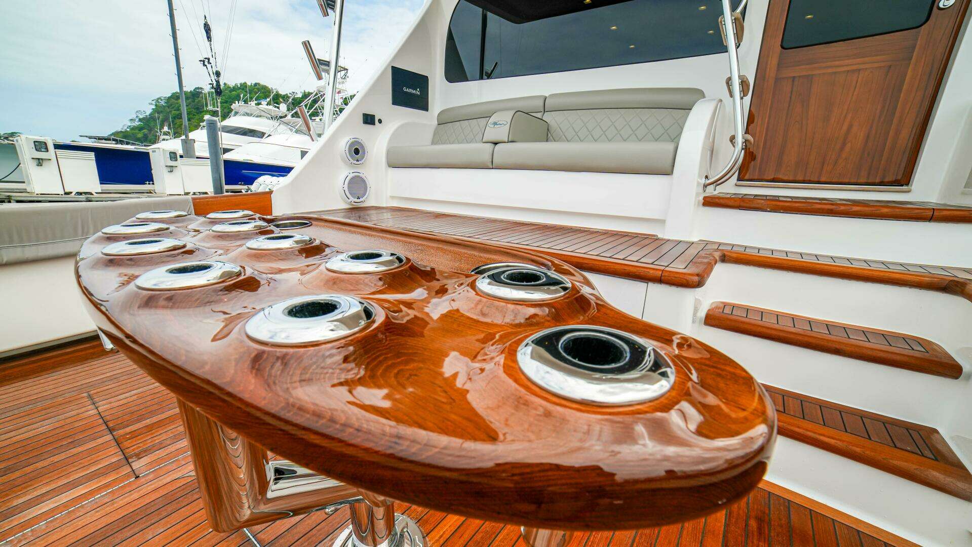 2023 Viking 72 Convertible - Image 9