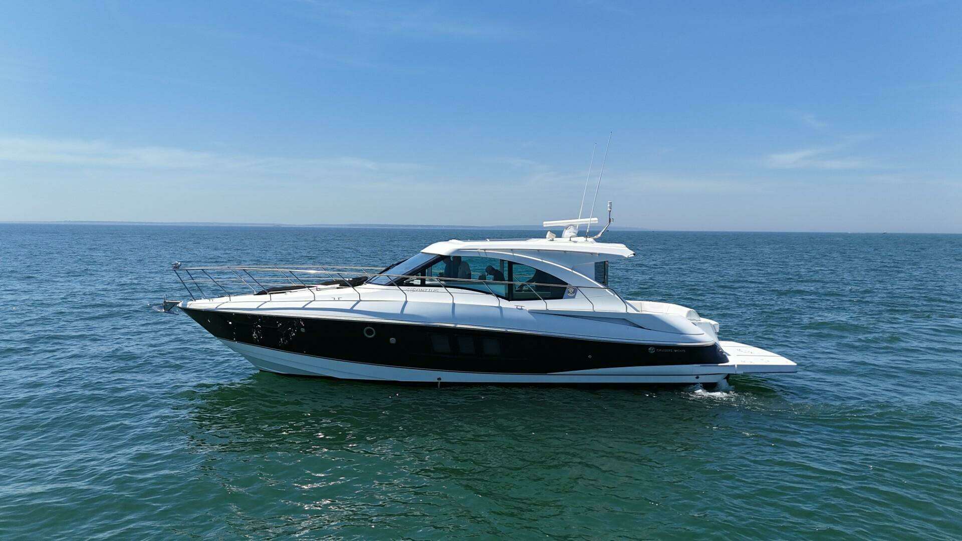 2015 Cruisers Yachts Cantius - Image 5