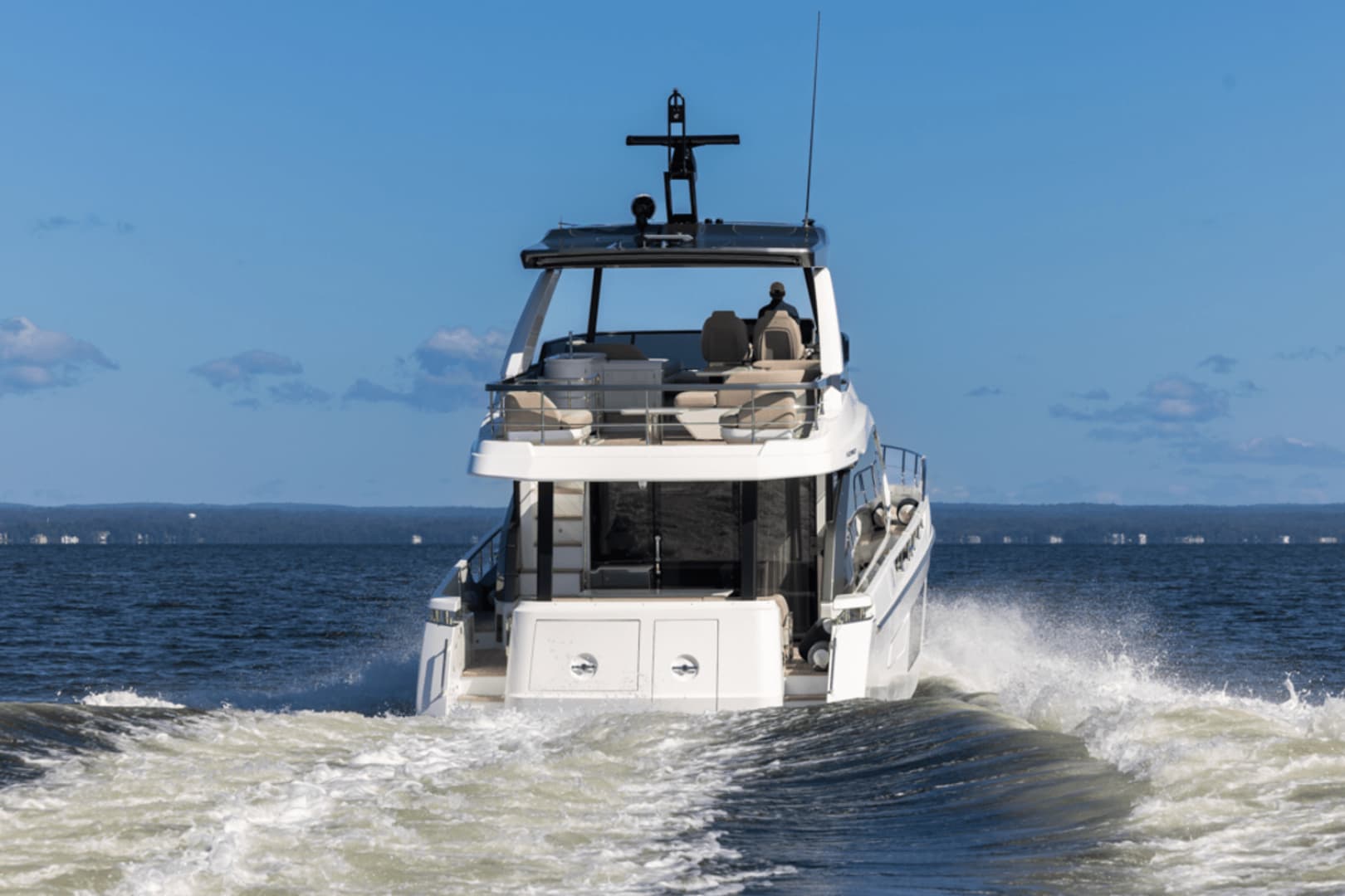 2025 Azimut Fly 68 - Image 11