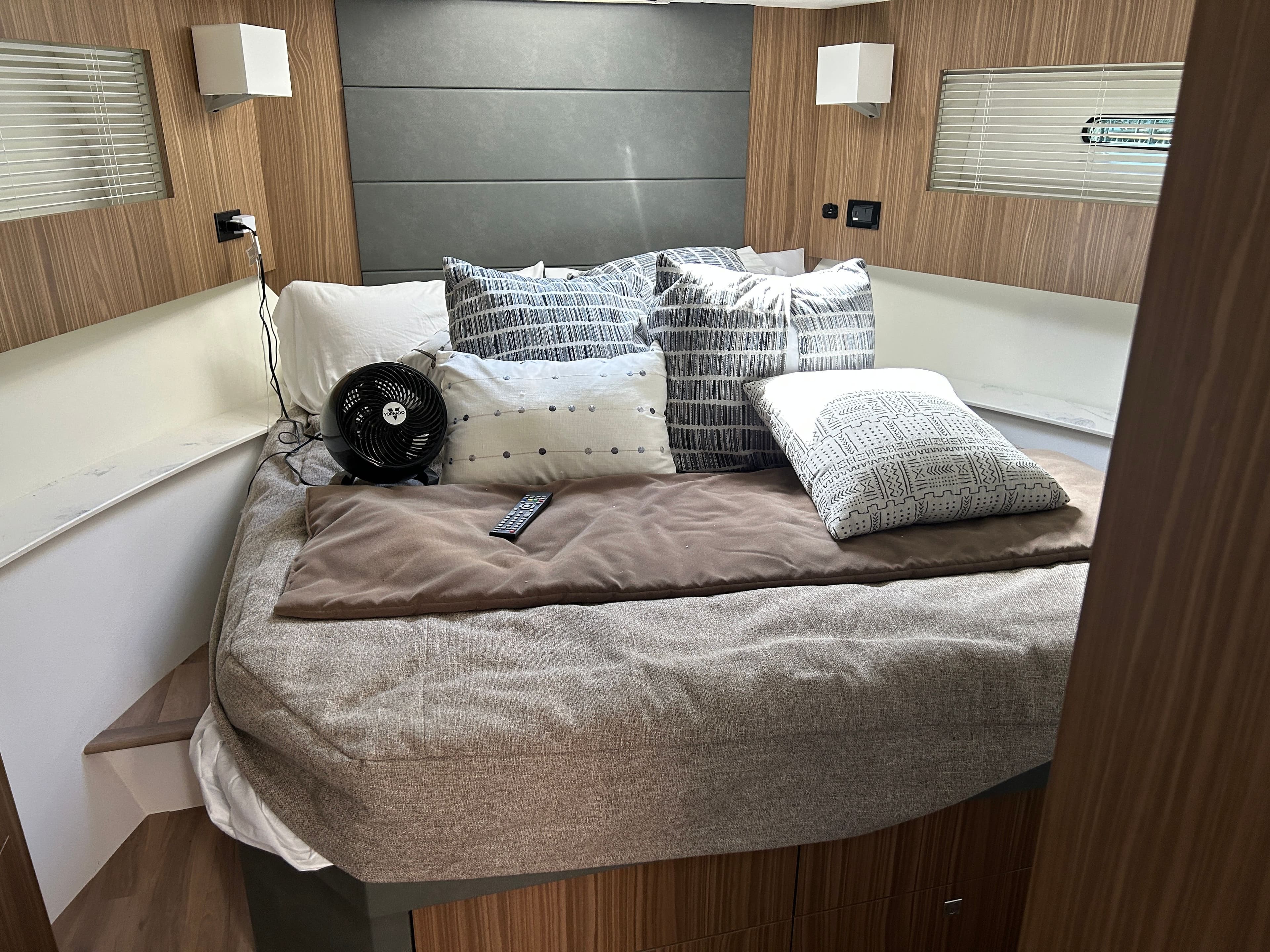 2024 Cruisers Yachts 42 Cantius - 15