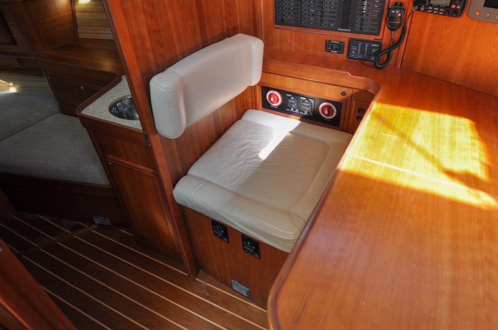 2004 Sabre 426 - Image 100