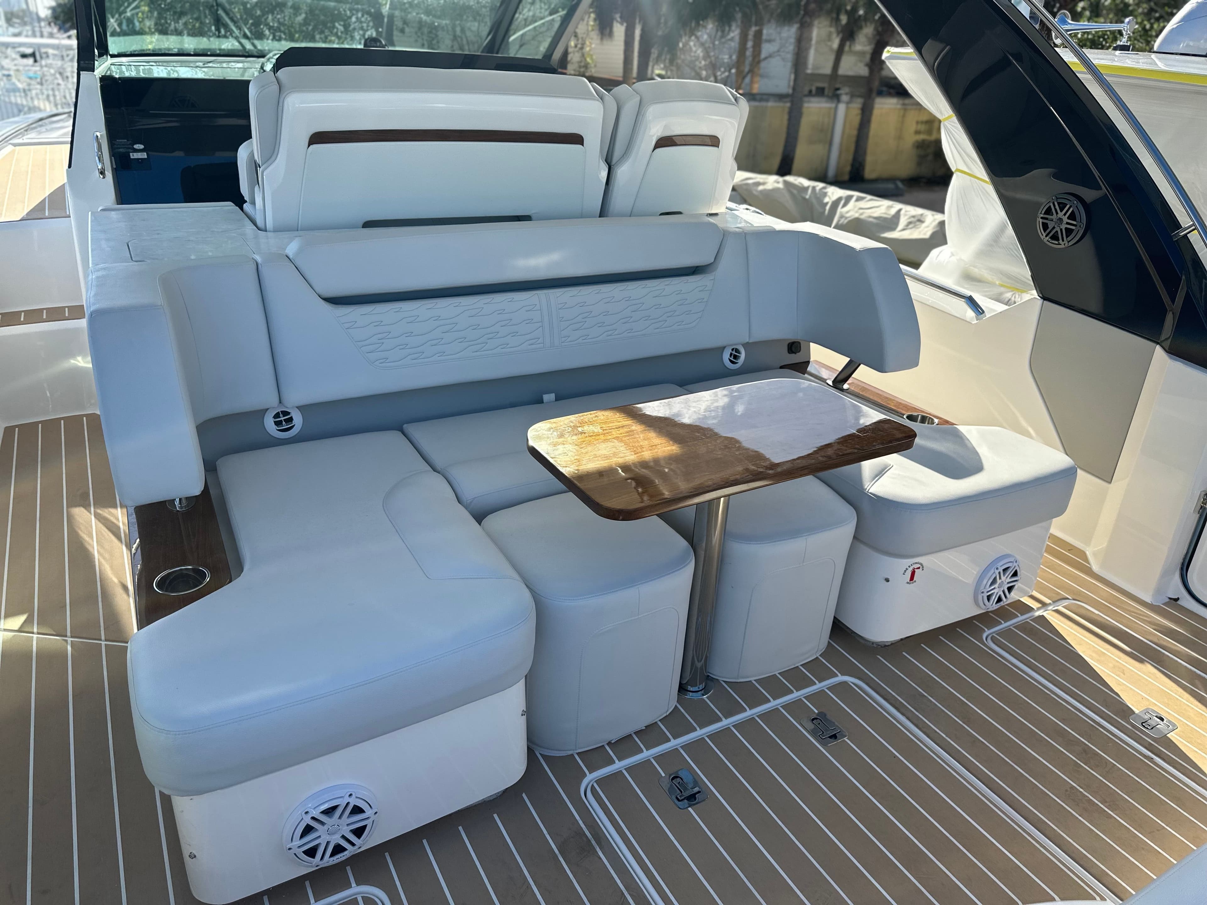 2026 TIARA YACHTS 39 LS - Image 10