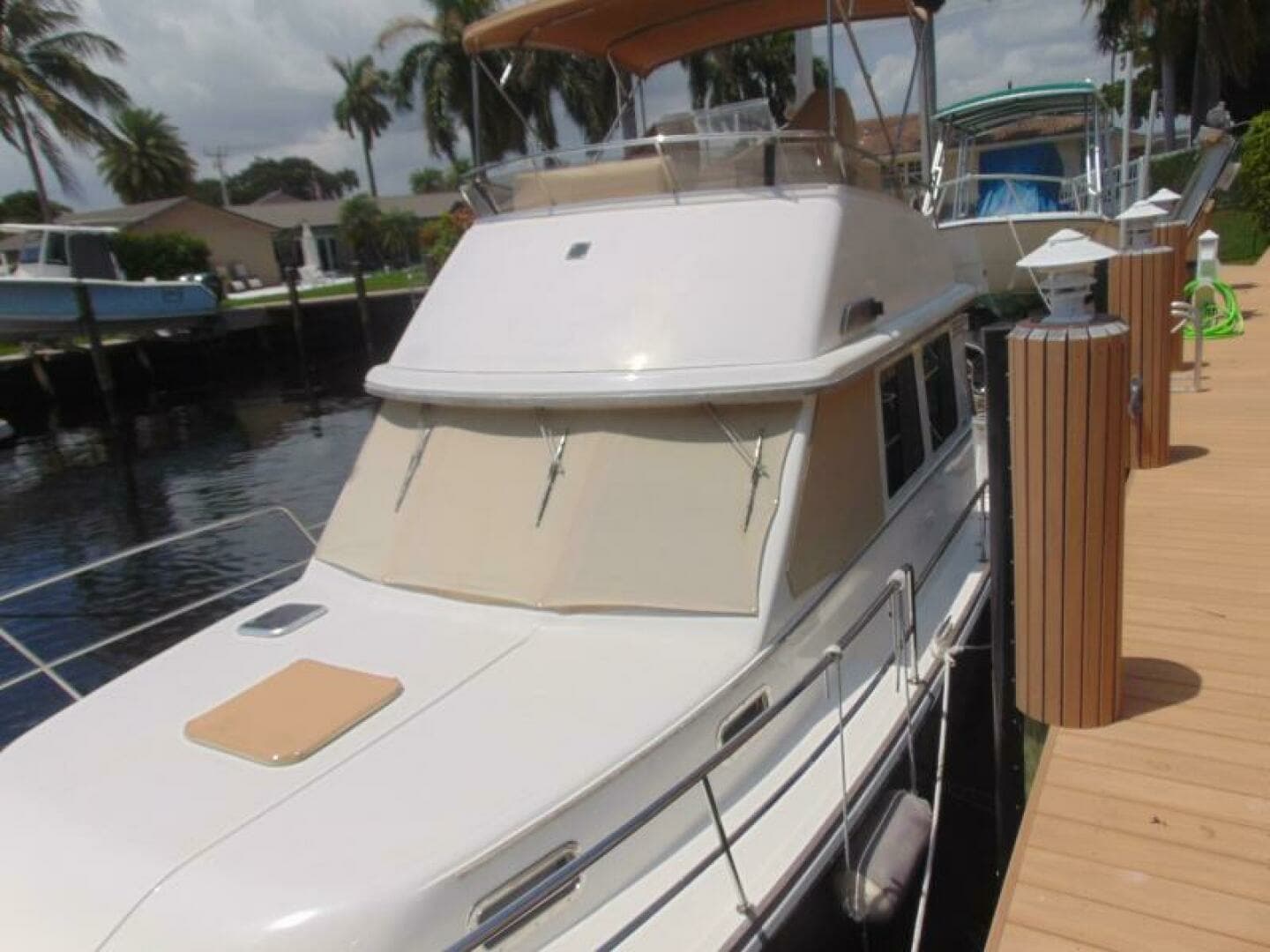 2004 Sabre Flybridge - Image 5