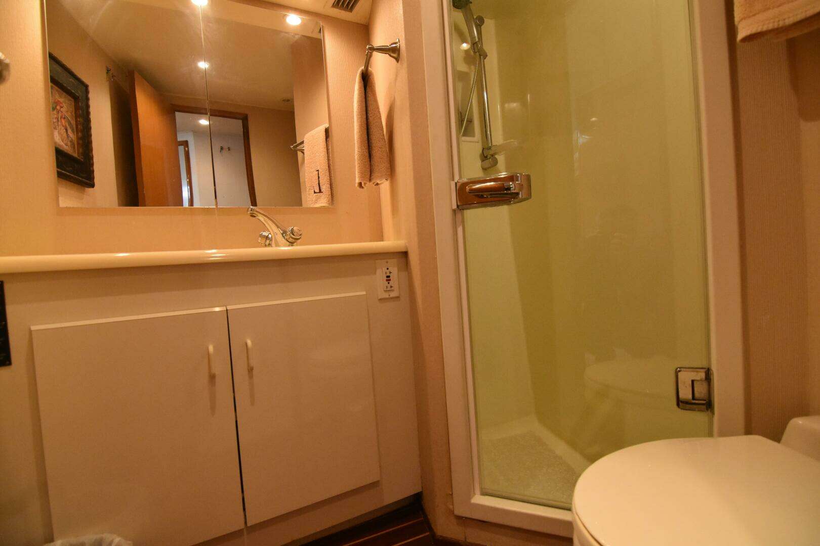 1999 Viking 58 Convertible - Image 29