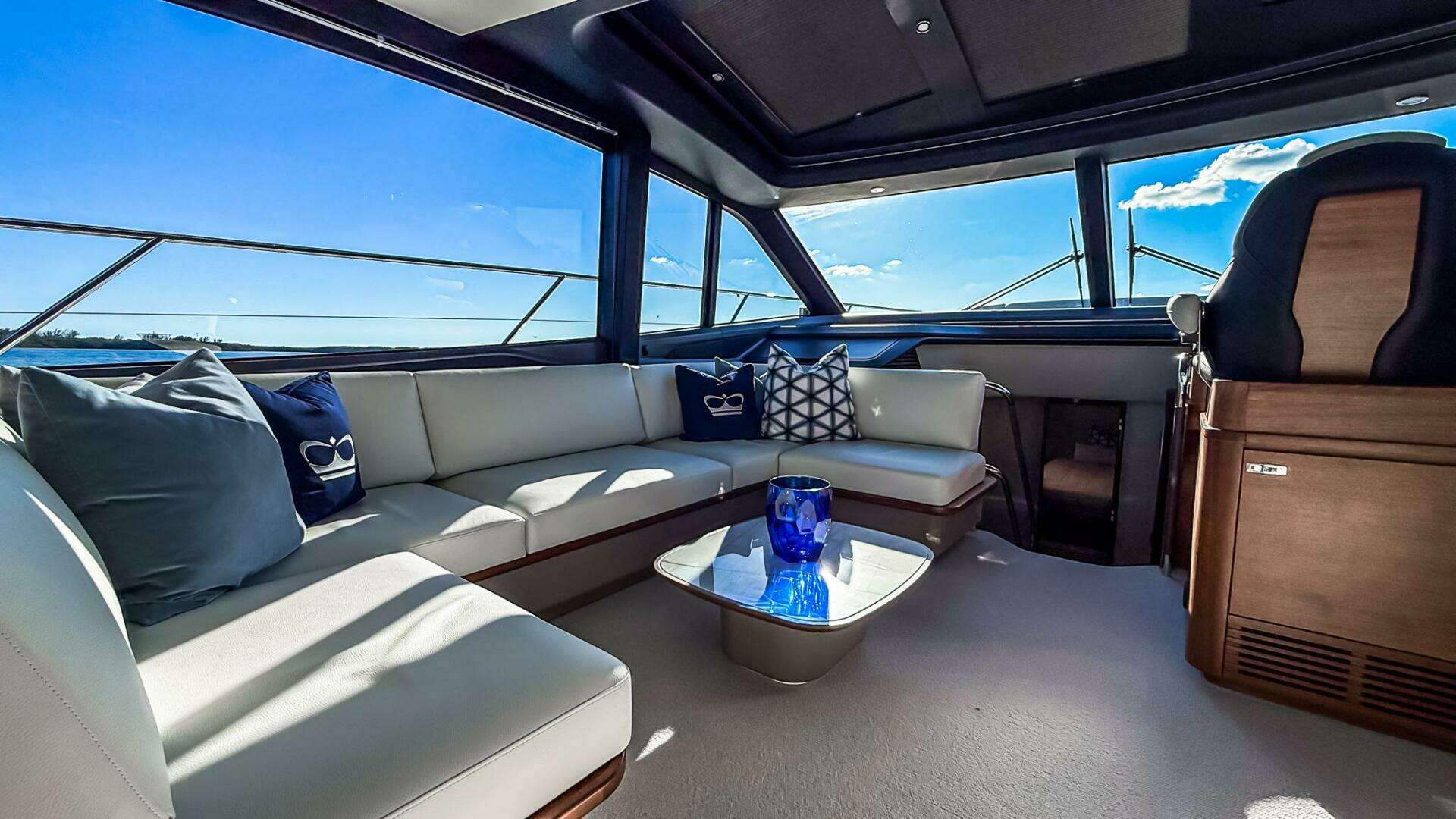 2026 Princess S65 Sportbridge - Image 32