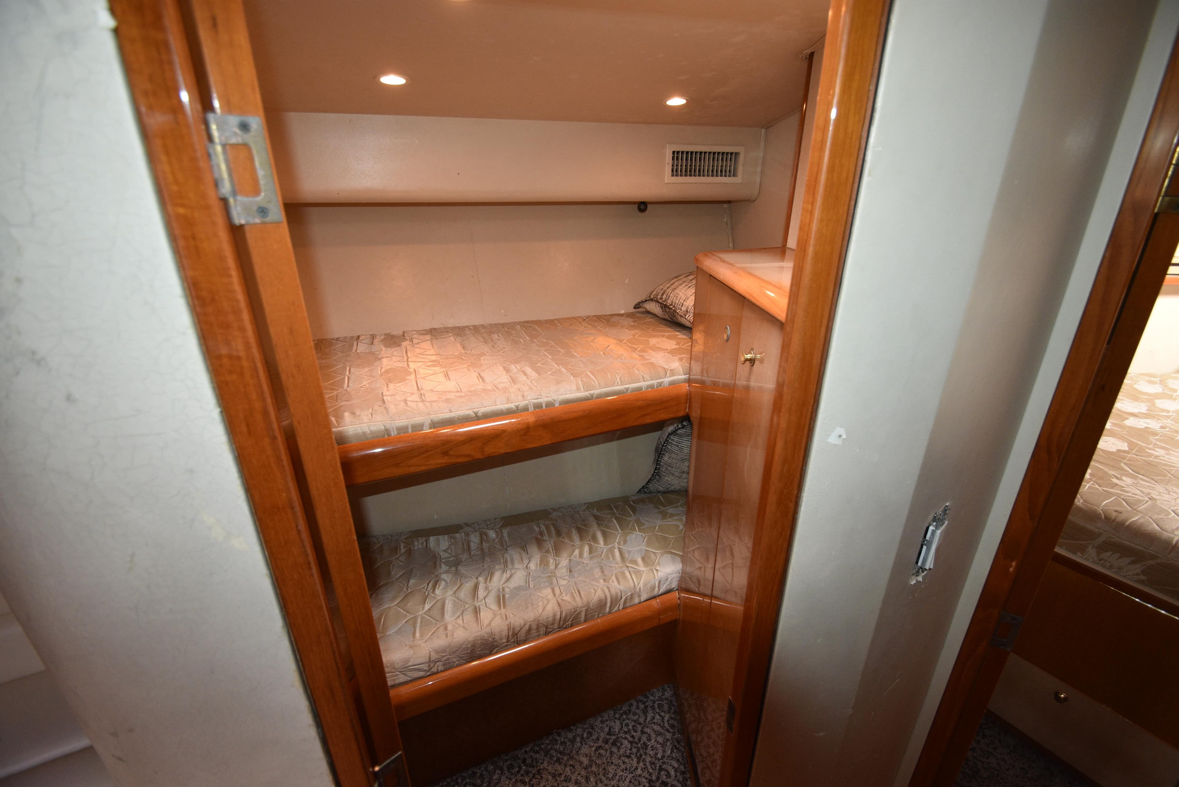 2003 Viking 45 Express - 31