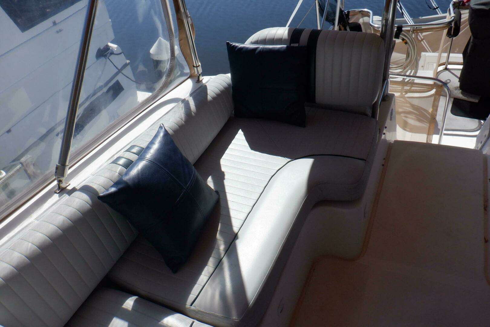 2002 Mainship 430 Trawler - Image 23