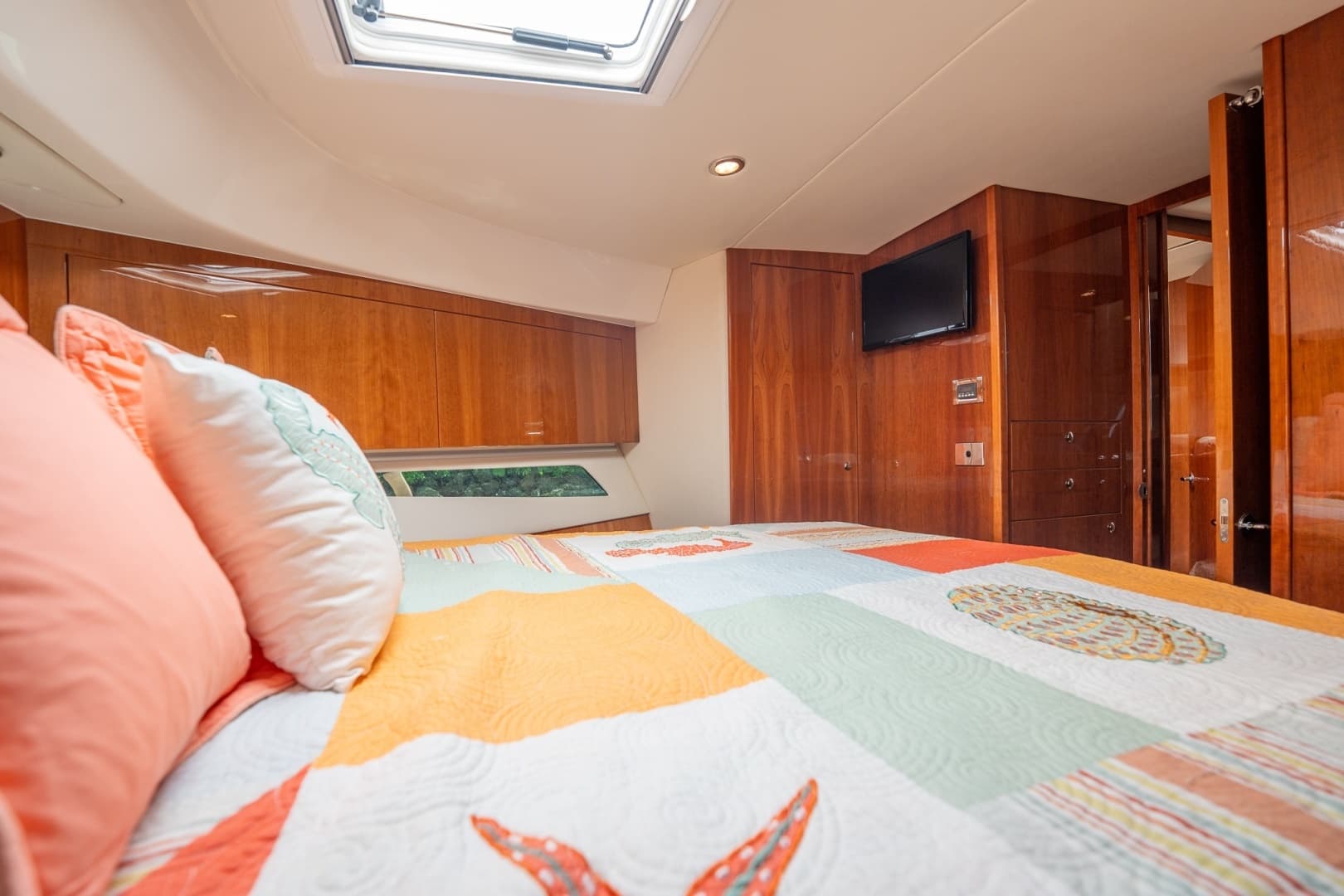 2016 Riviera 5000 Sport Yacht - Image 87