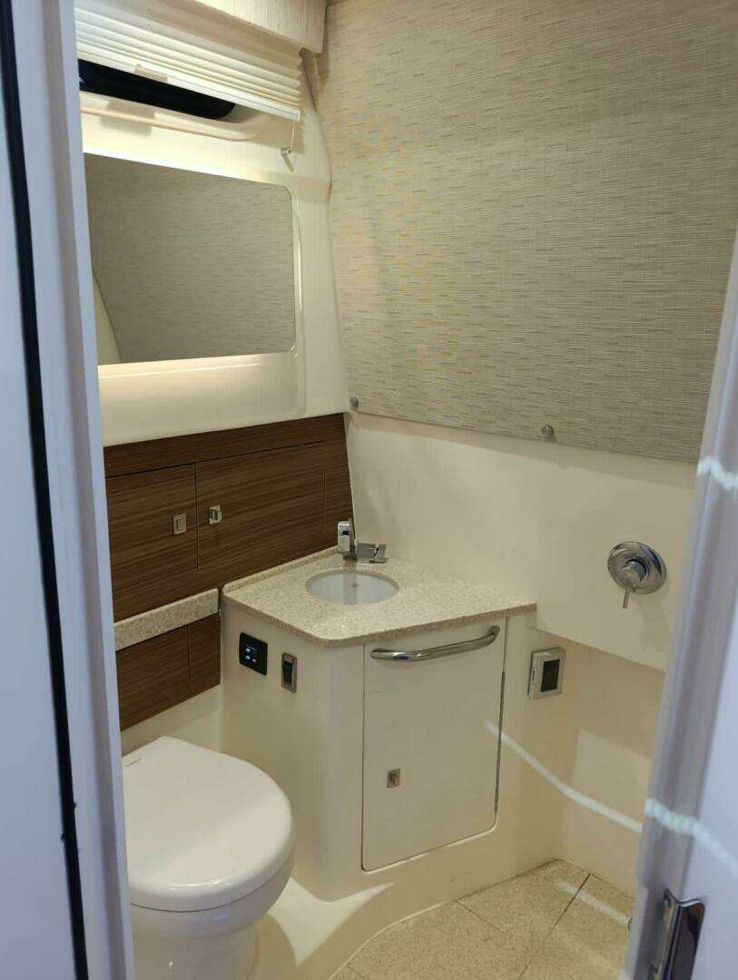 2024 Boston Whaler 420 Outrage - Image 12