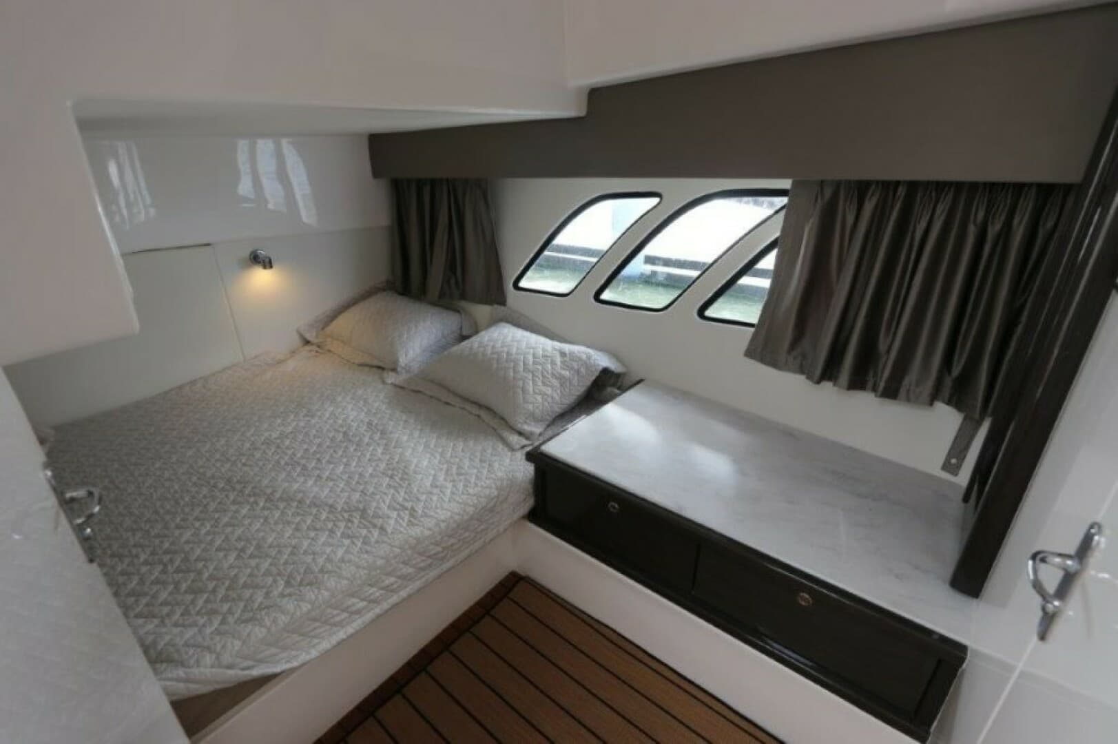 2019 Intrepid 475 Sport Yacht - Image 43