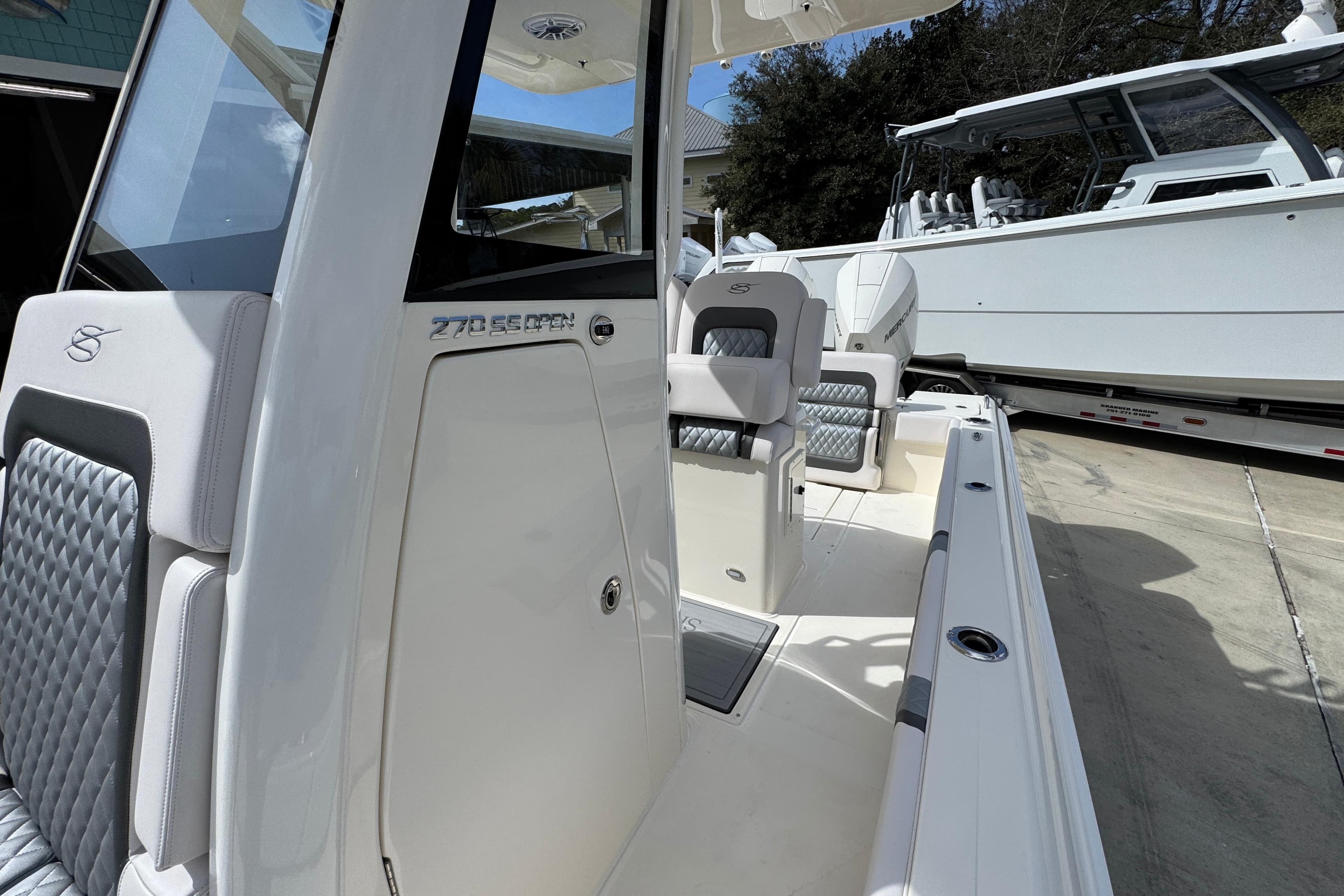 2026 ShearWater 270 SS Open Carolina boat interior with sleek seating and modern design.