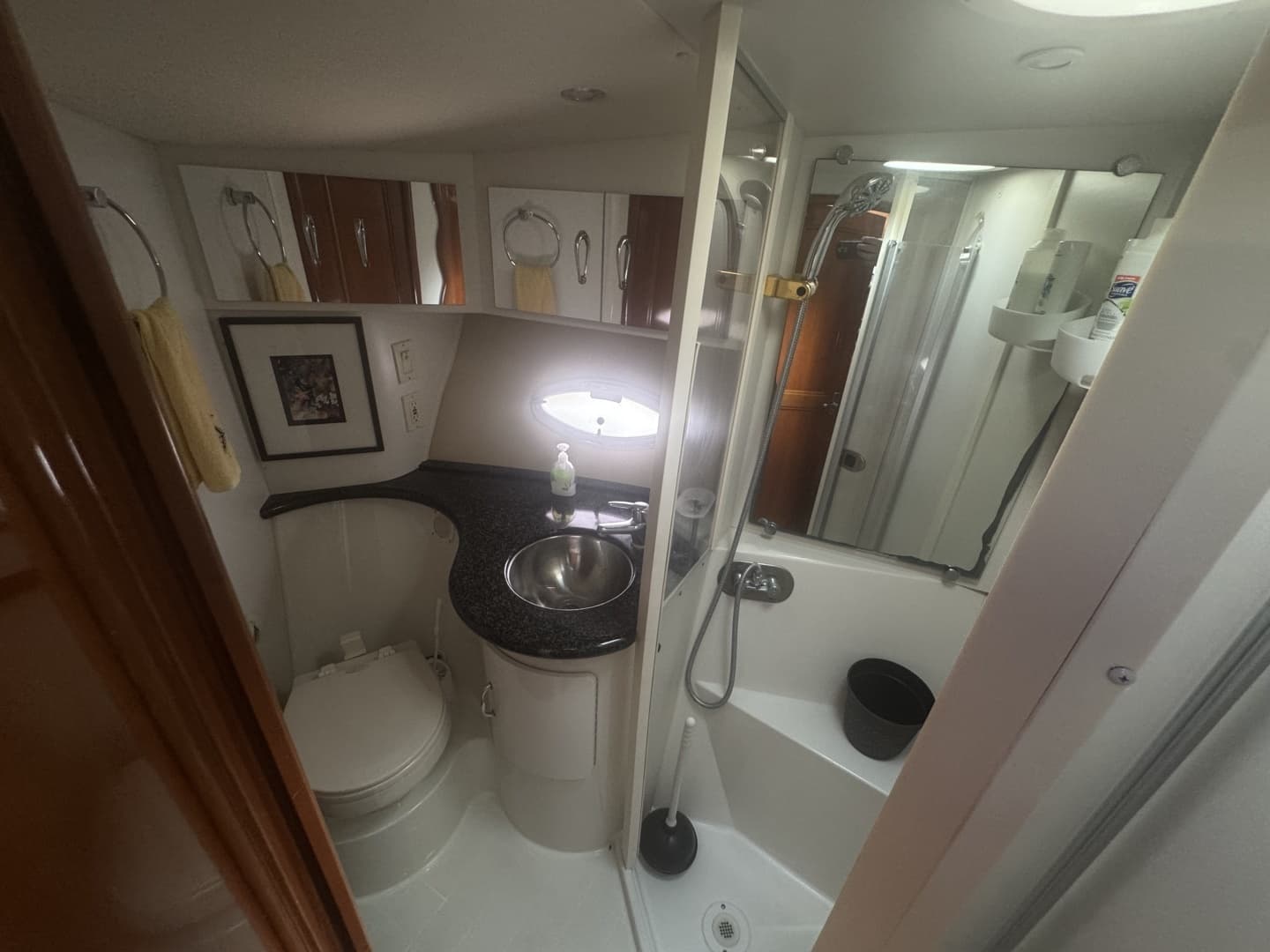 2003 Carver 444 Cockpit Motor Yacht - Image 16
