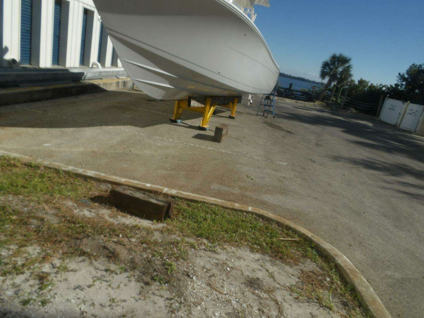 2020 Cobia 320 CC - Image 6