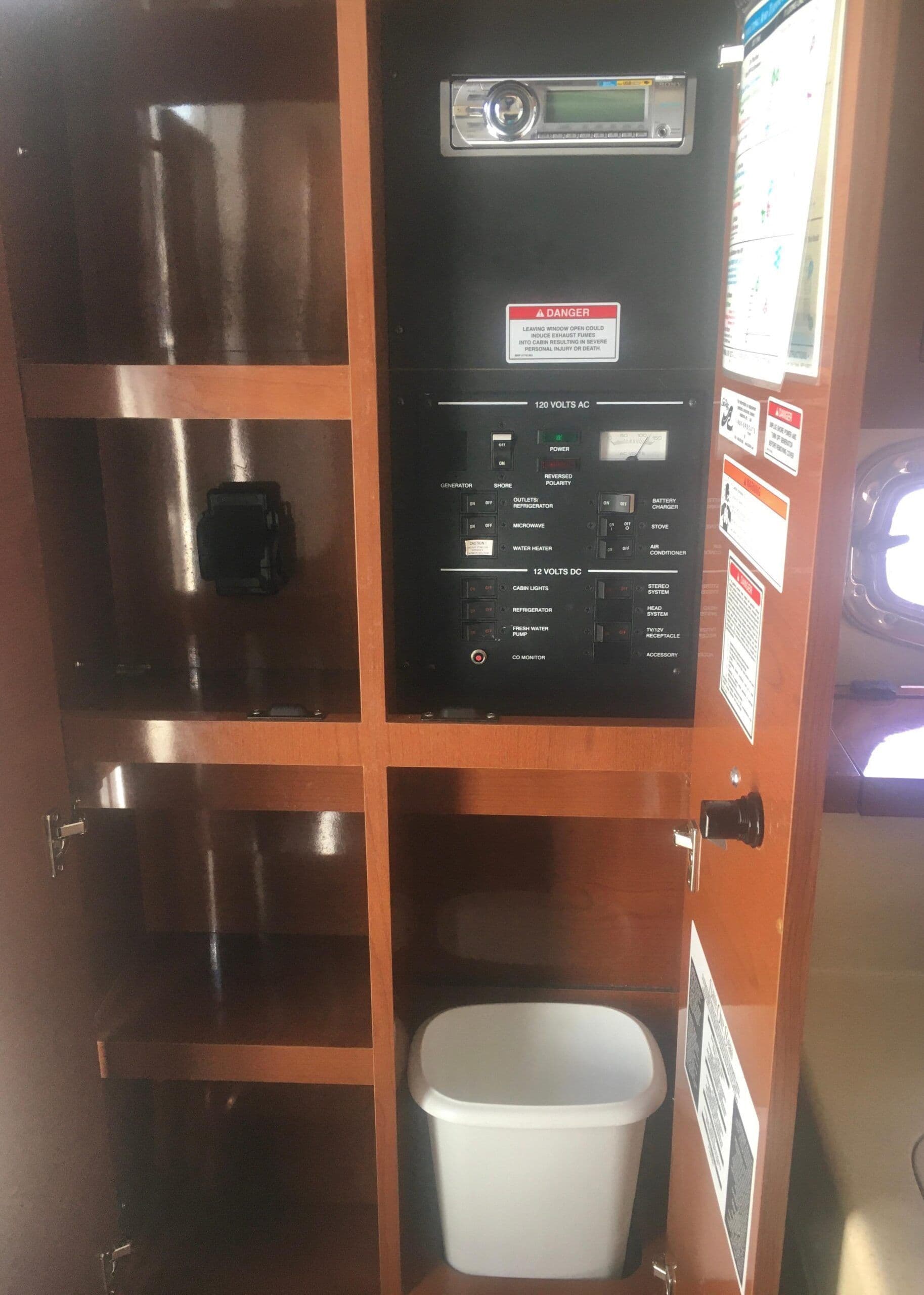 2010 Sea Ray 260 Sundancer 17