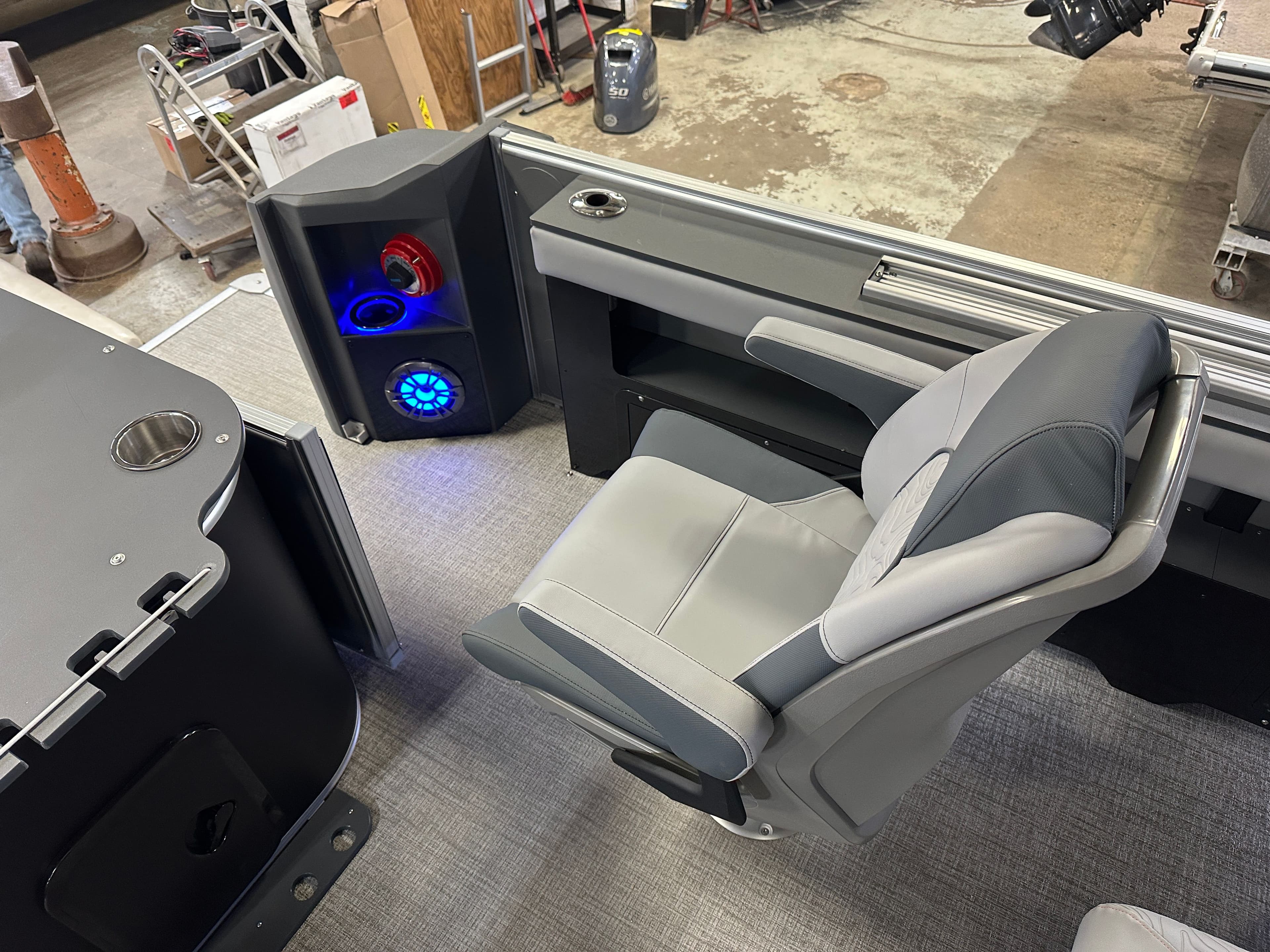 2025 Tahoe GEOfish 200HP CRF 2585 Tritoon - 24