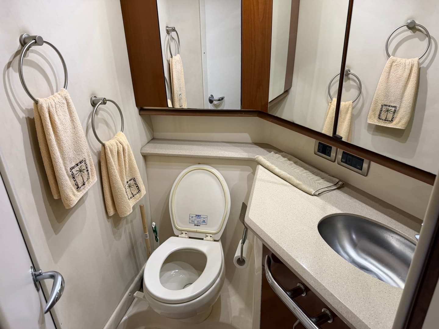 2005 Sea Ray 550 SEDAN BRIDGE - Image 39