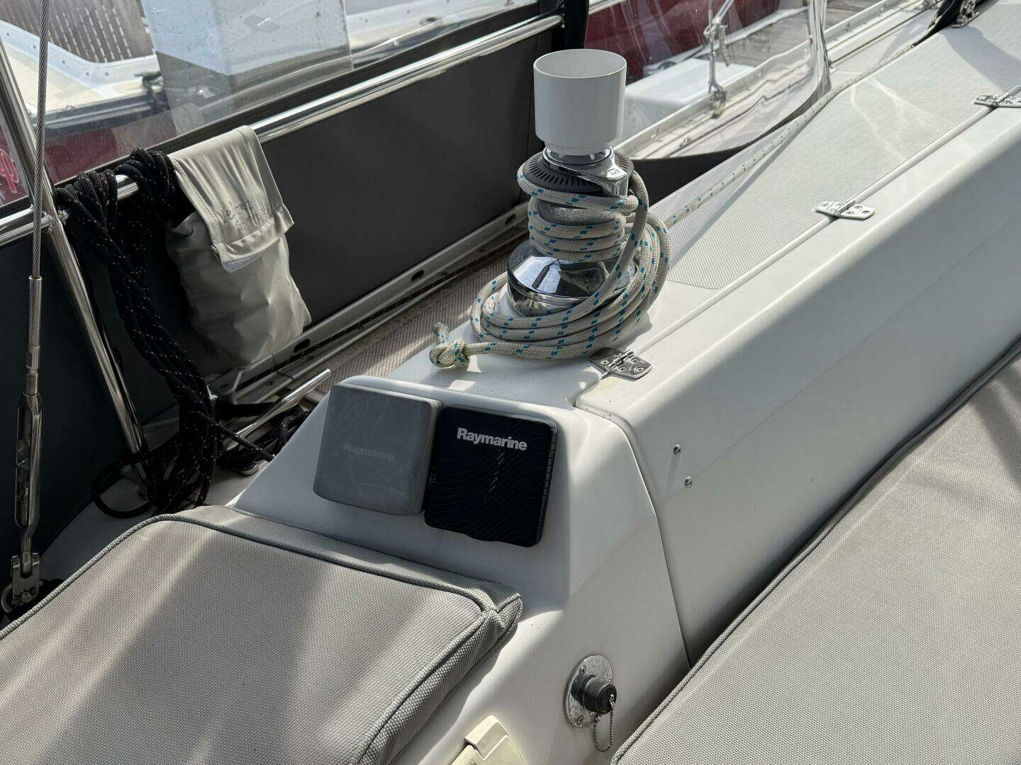 2011 Catalina 355 - Image 22