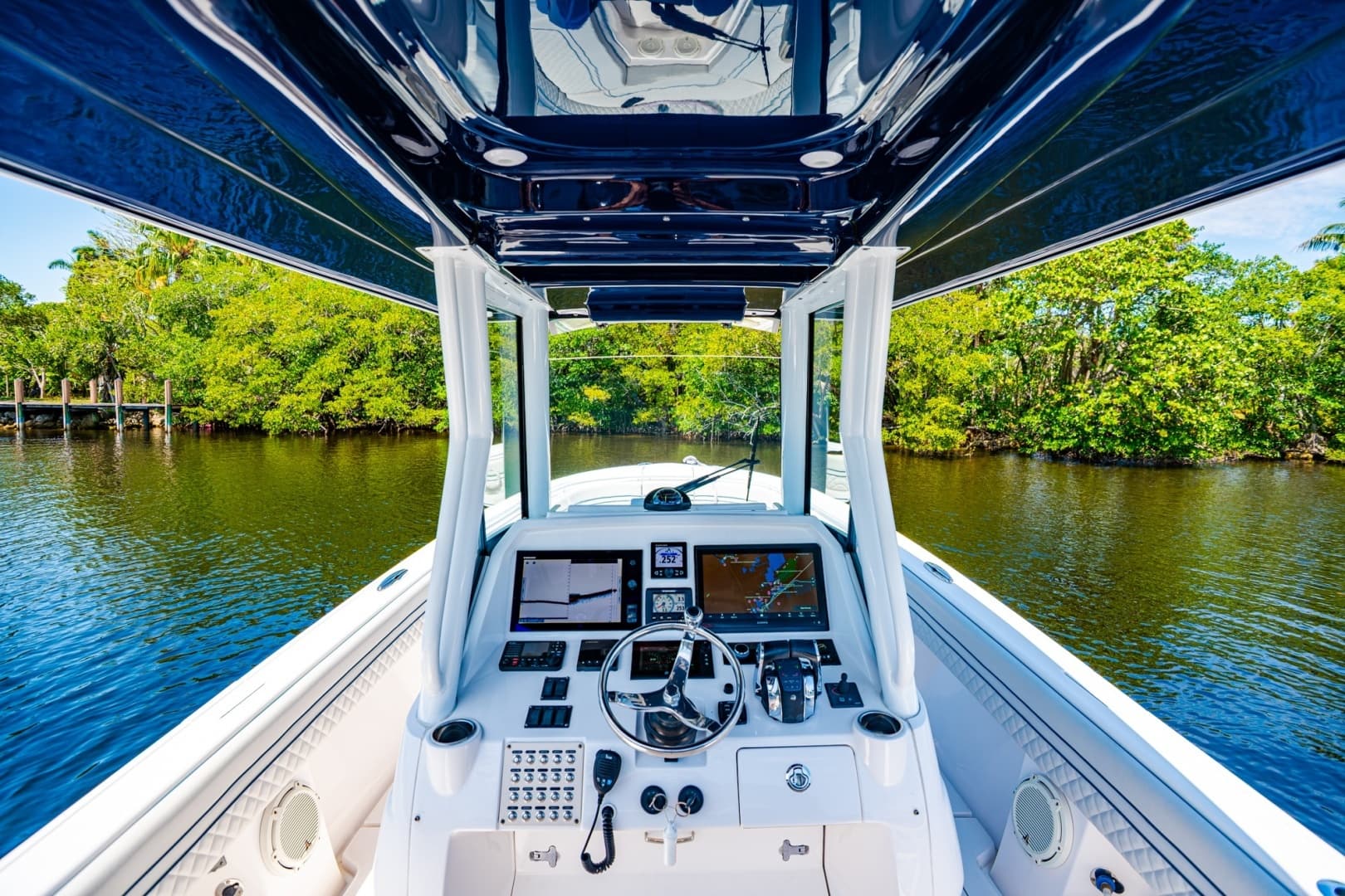 2018 Intrepid 327 - Image 26