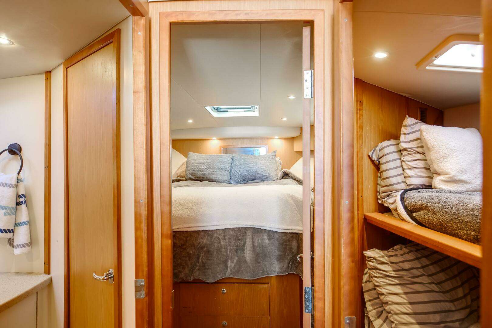 2007 Luhrs 36 Convertible - Image 12