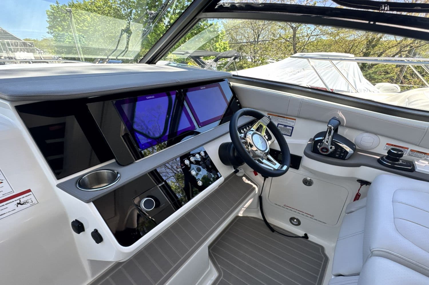 2026 Sea Ray Sundancer 320 Outboard - 24