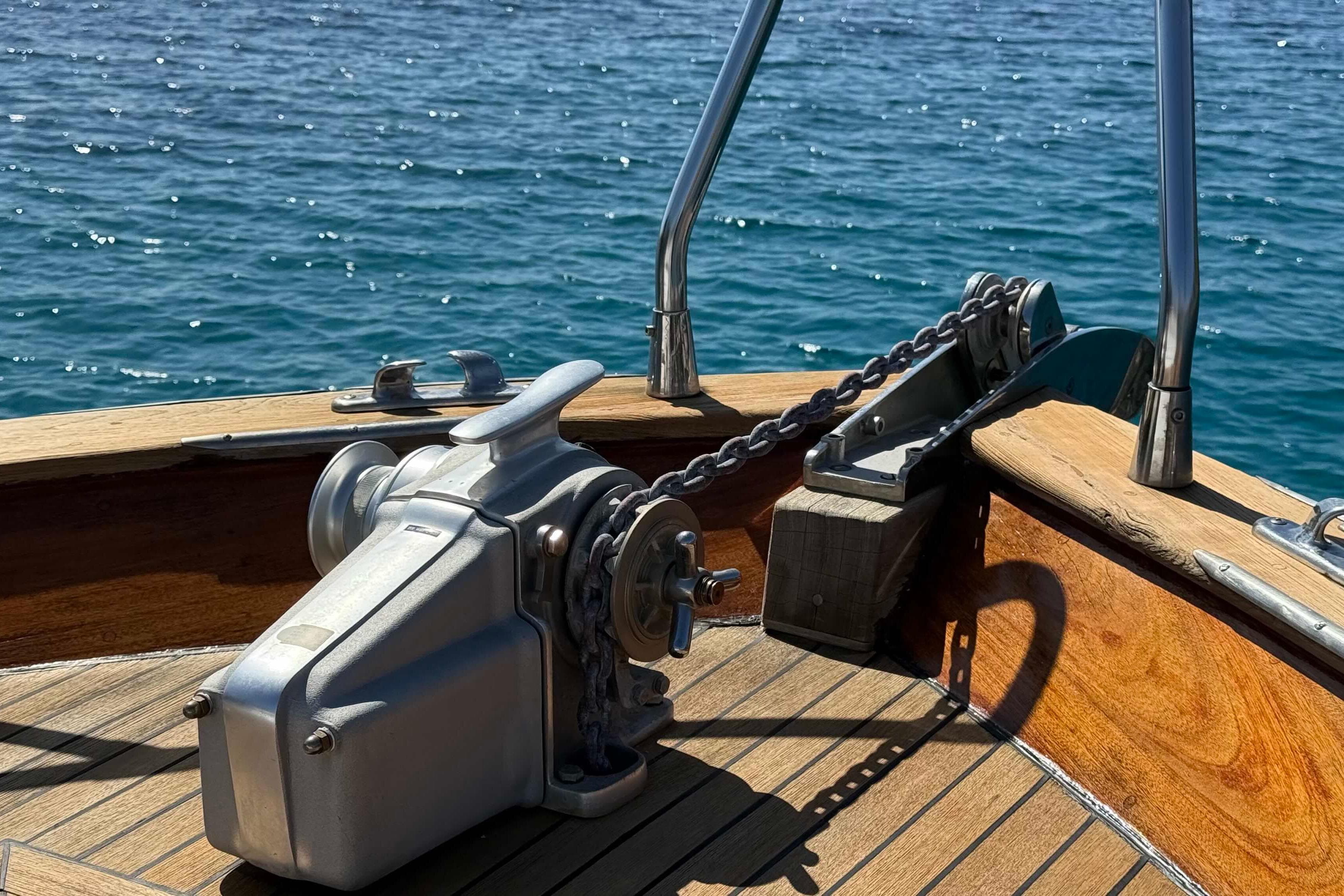 Anchor winch on Bani 11,50 Prestige boat deck, 2009 model, with ocean view.