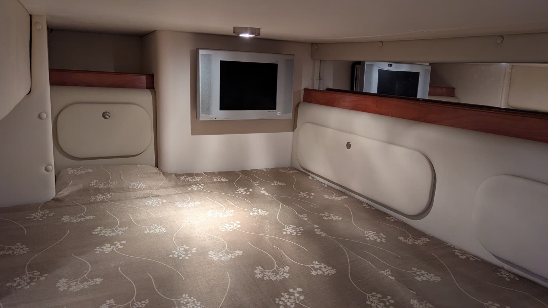 2008 Rinker 300 Express - Image 11