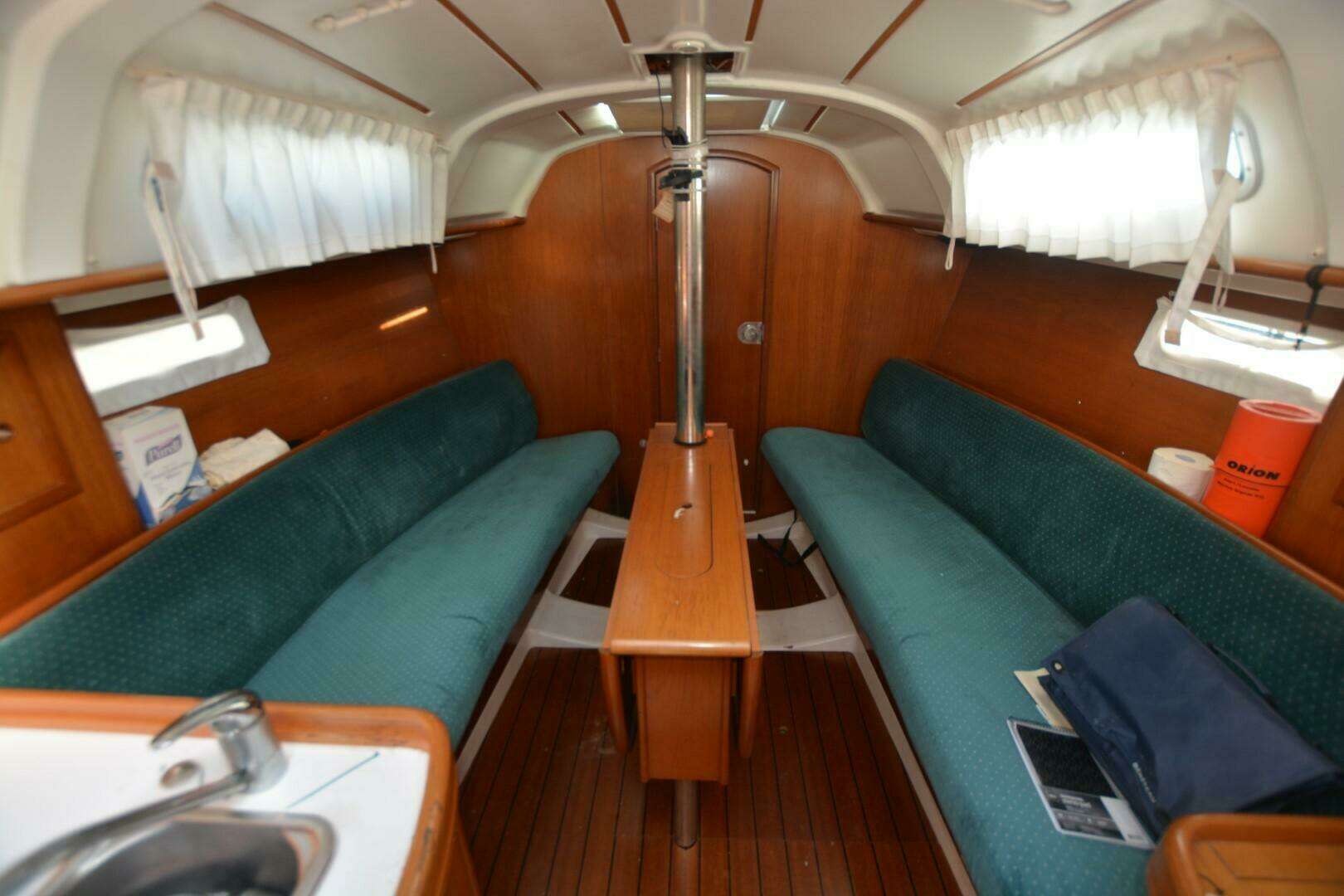2000 Beneteau Oceanis 311 - Image 6