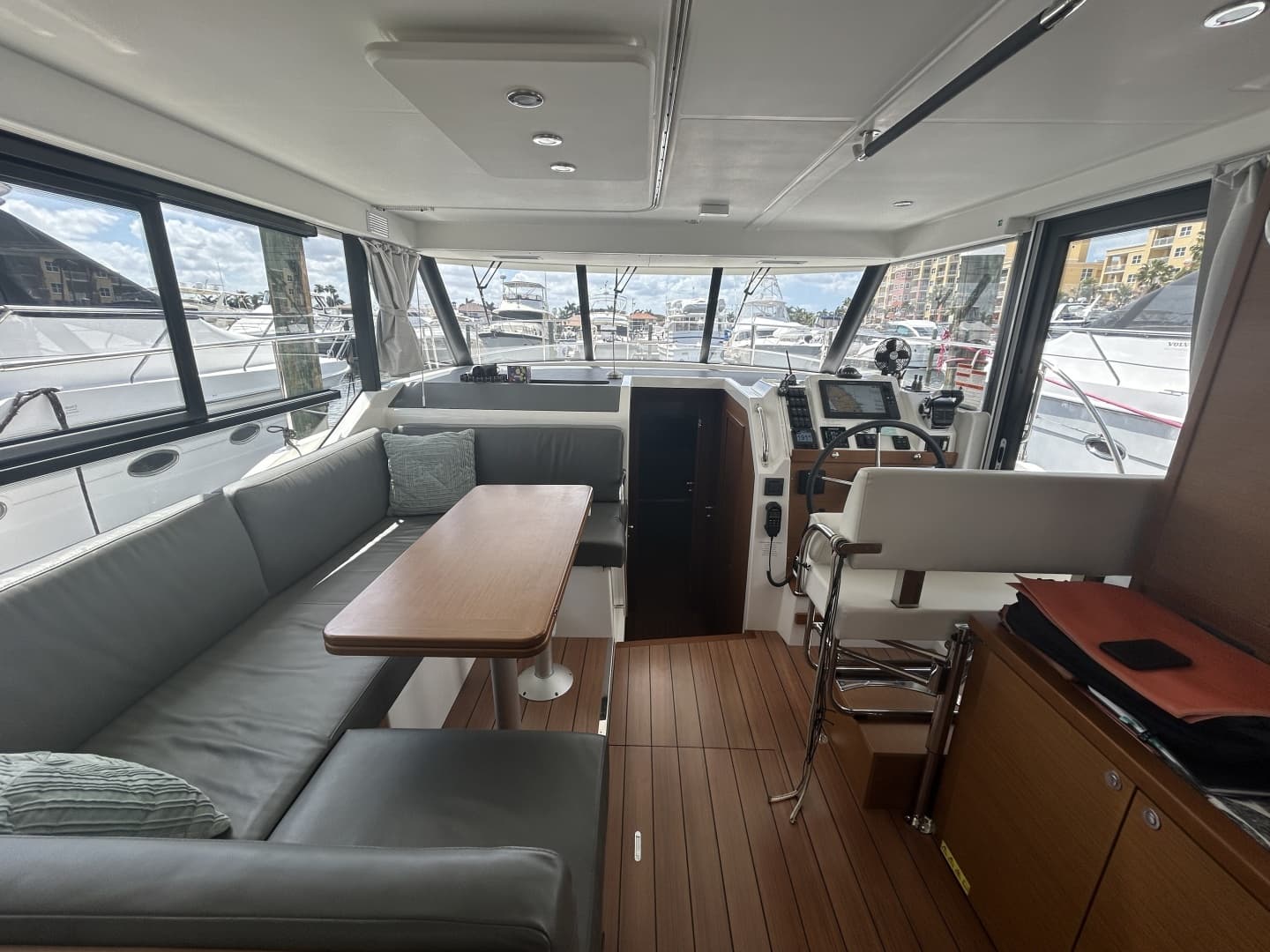 2022 Beneteau ST - Image 30