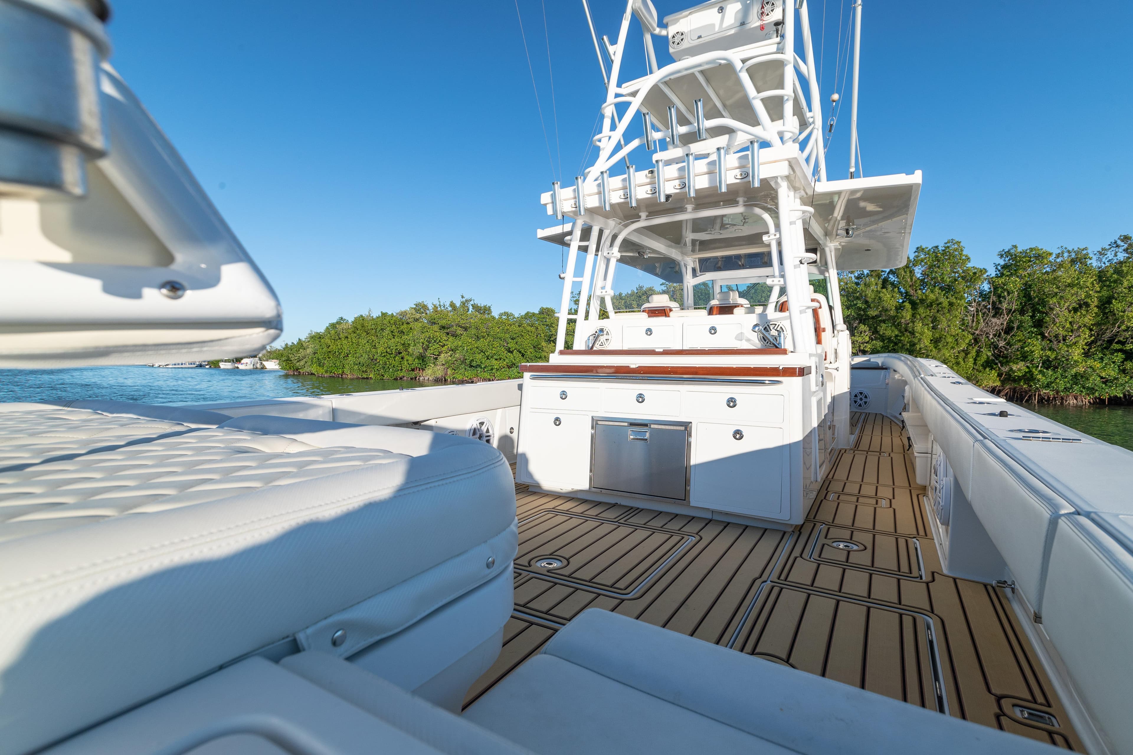 2018 HCB 53 Suenos RXV boat with spacious deck and luxurious seating.