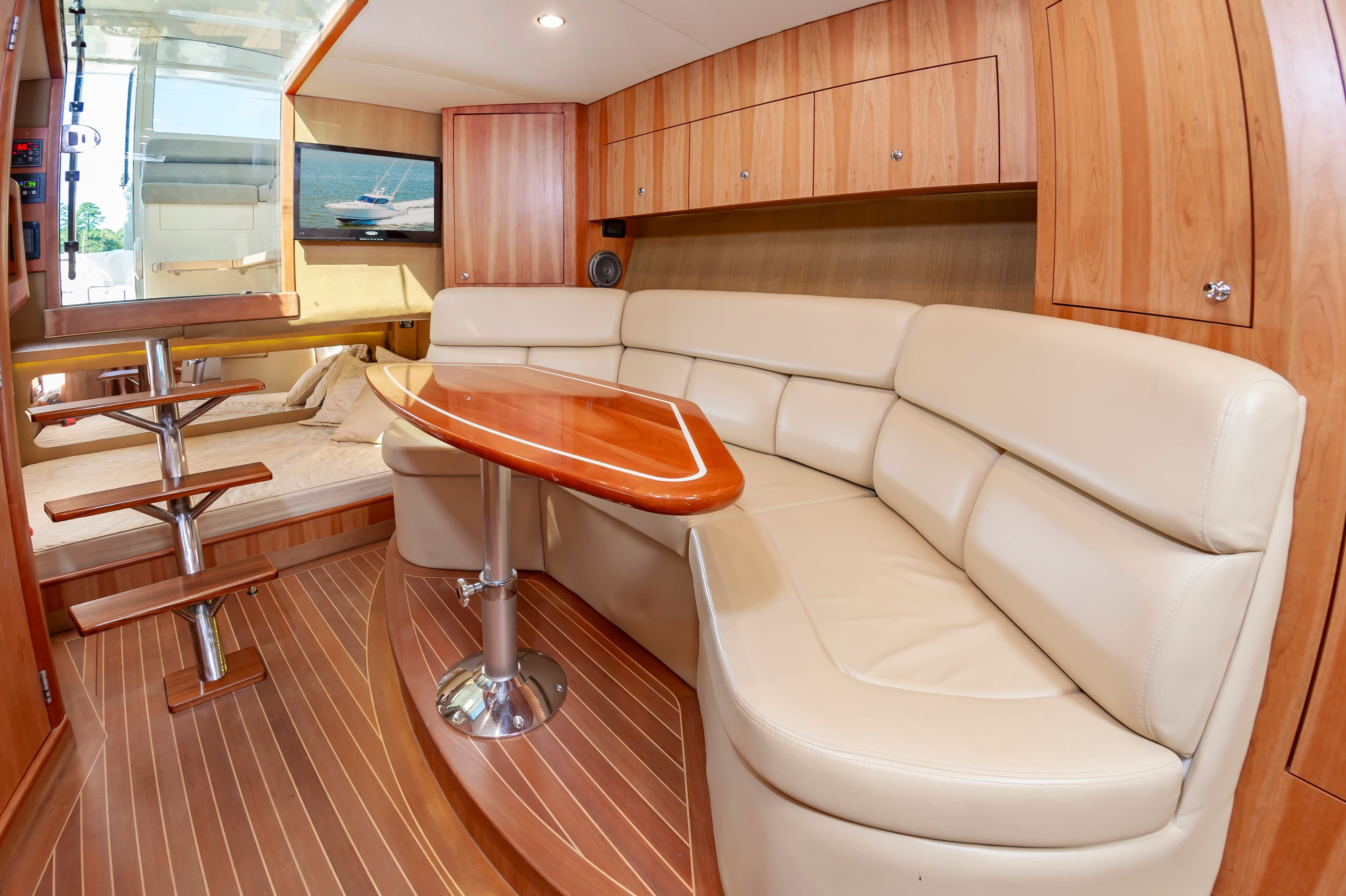 2014 Jupiter 41 SB - 36