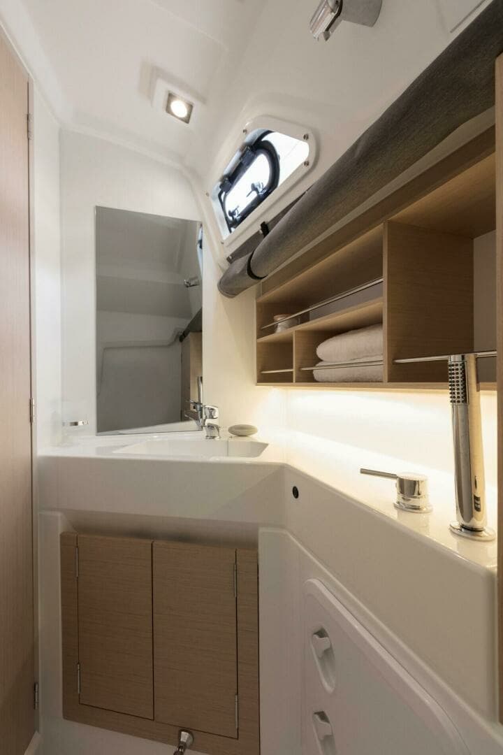 2025 Beneteau Oceanis 30.1 - Image 7