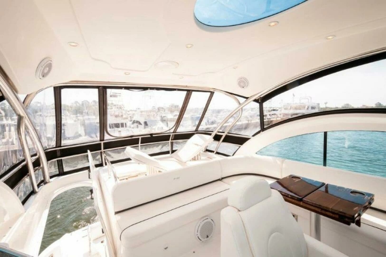 2006 Cruisers Yachts 477 Sport Sedan - Image 27