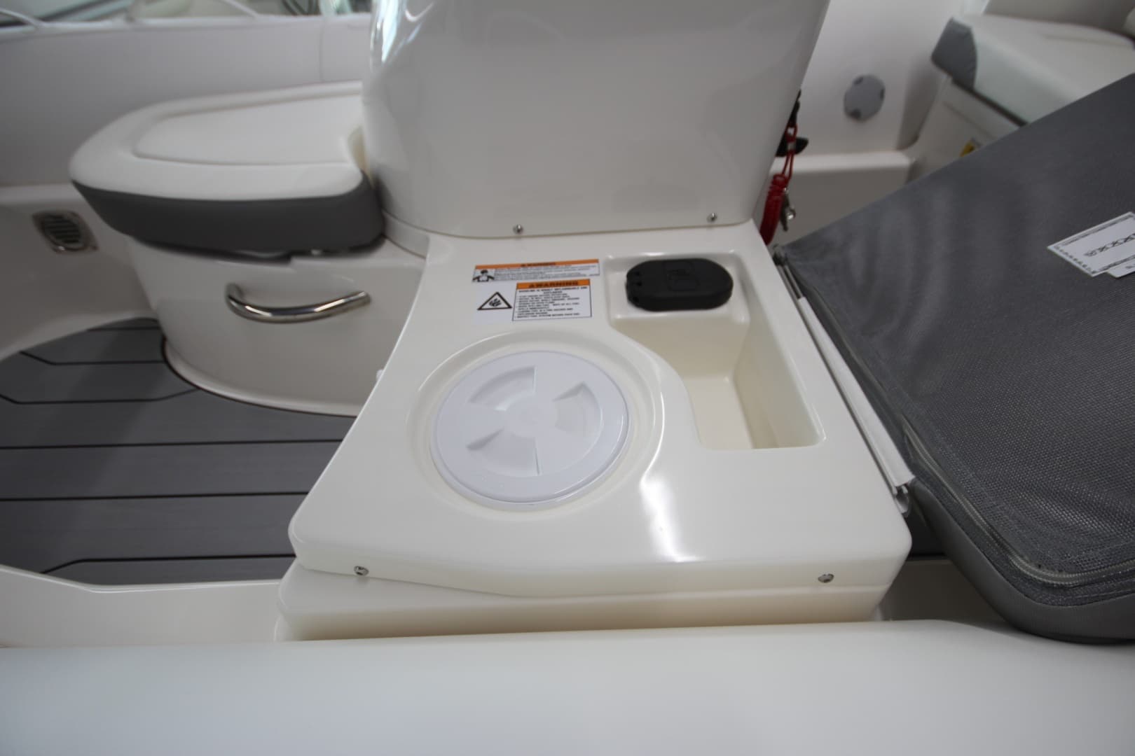 2026 Zodiac Yachtline 400 DL NEO - Image 13