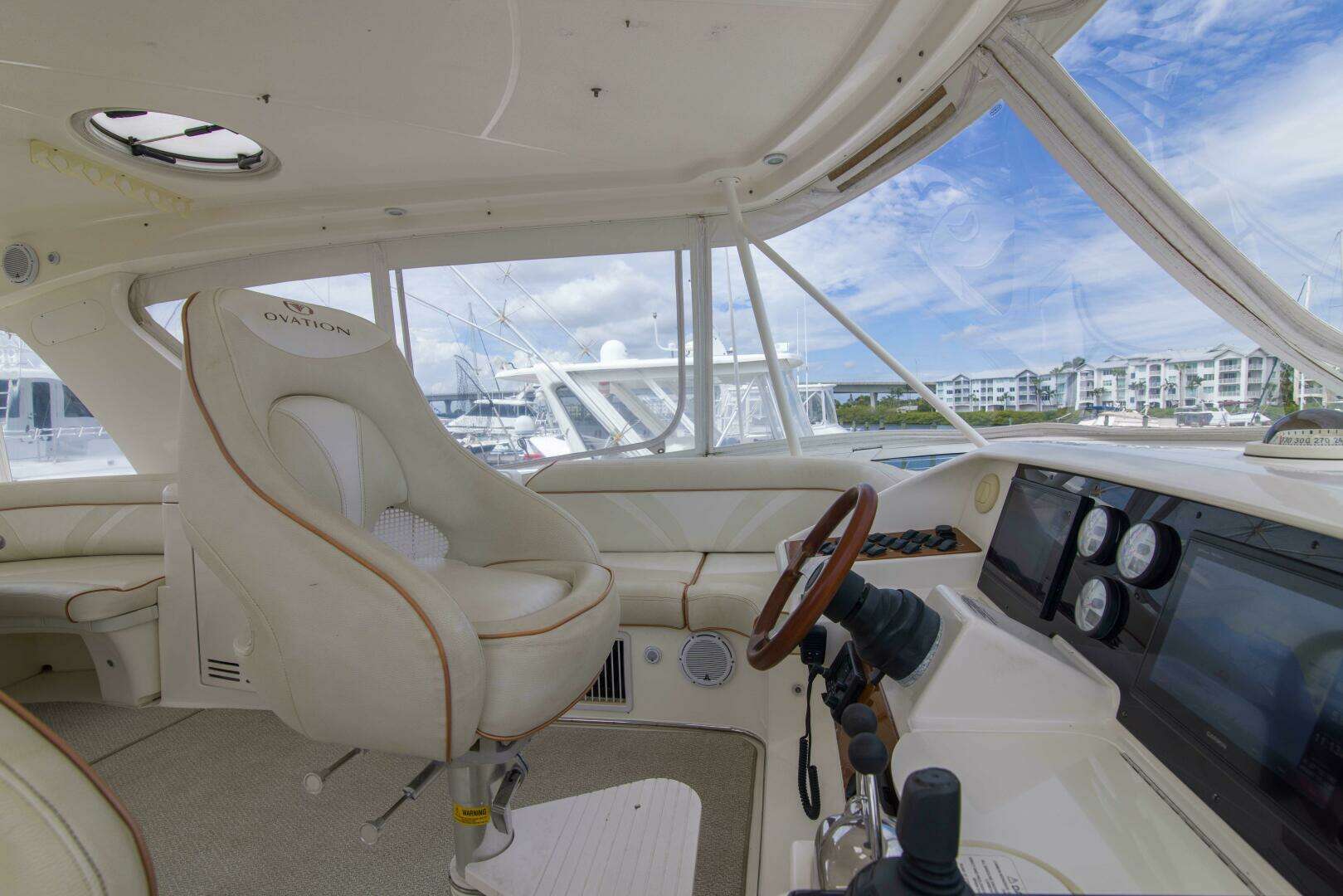 2009 Silverton 52 Ovation - Image 12