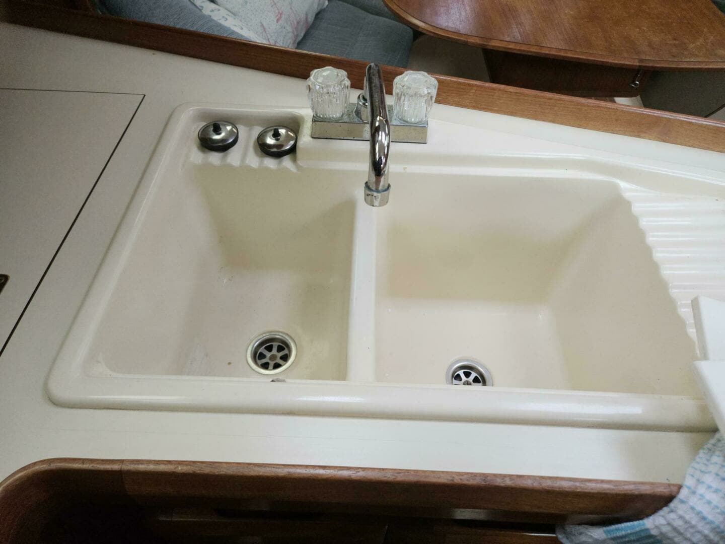1996 Hunter 336 - Image 13
