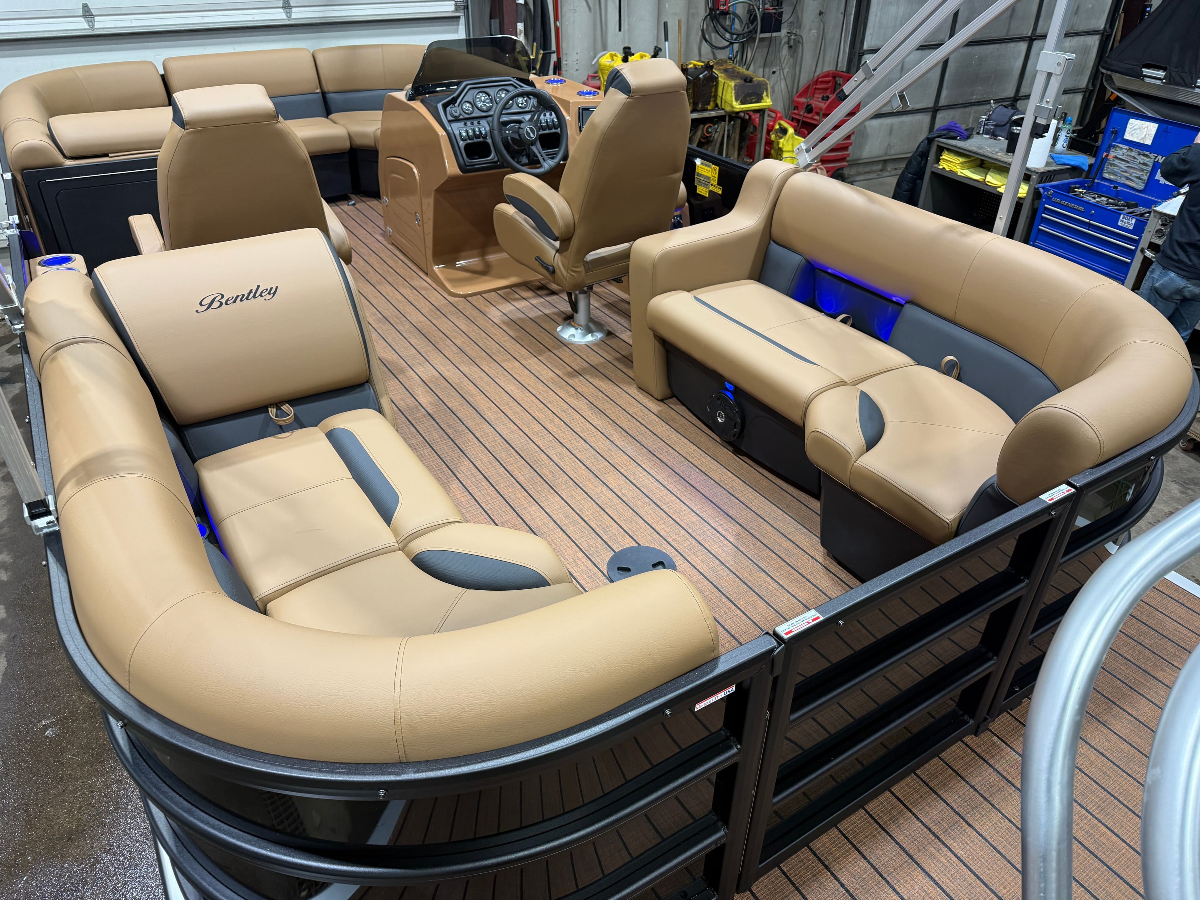 2026 Bentley Pontoons Legacy 200 Navigator Quad Lounge & Honda 4-Stroke EFI - 20
