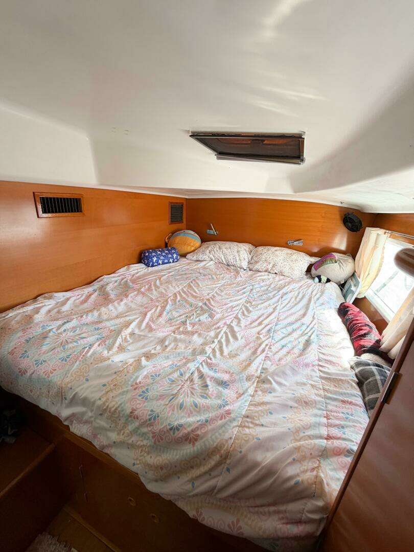 2005 Lagoon 380S - Image 63