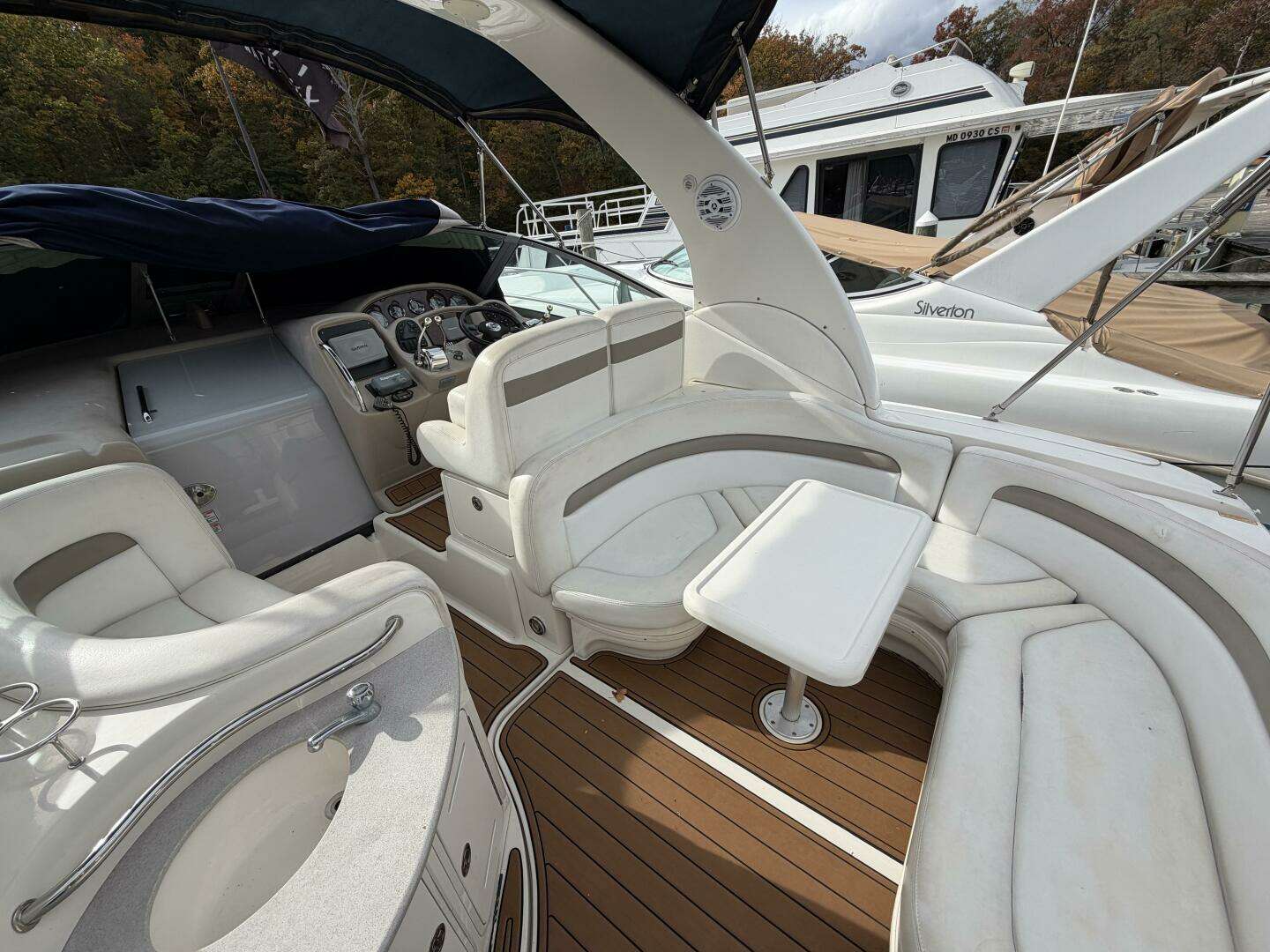 2005 Sea Ray 320 Sundancer - Image 15