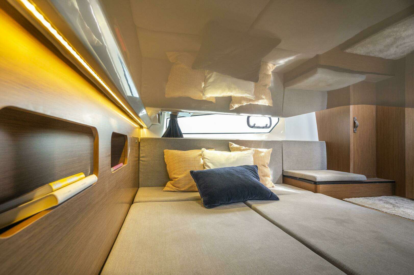 2026 Beneteau Antares 11 Coupe - Image 16