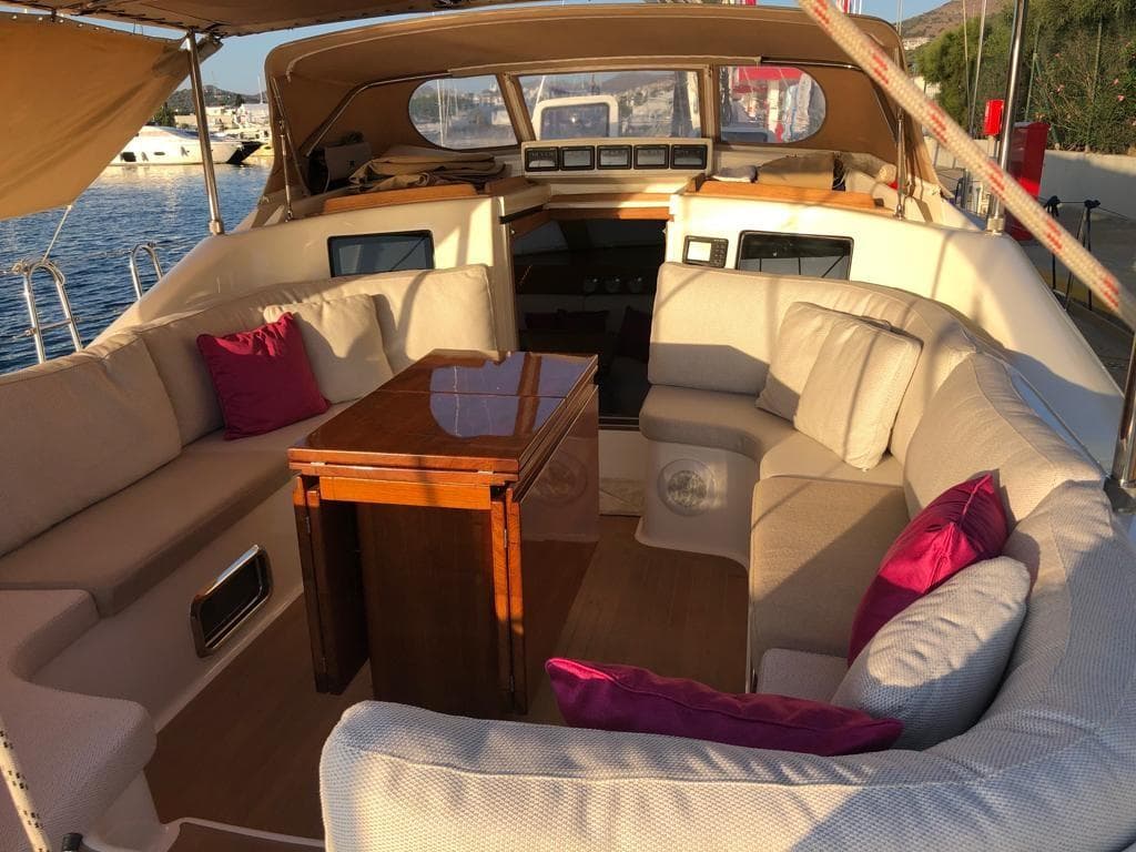 Luxurious 2004 Solaris 76 yacht interior with plush seating and elegant wooden table.