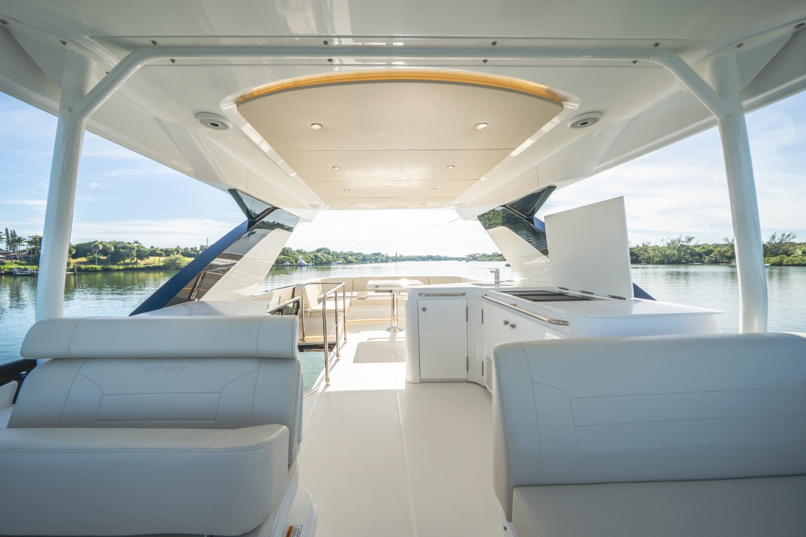 2026 Cruisers Yachts 57 FLY - Image 23