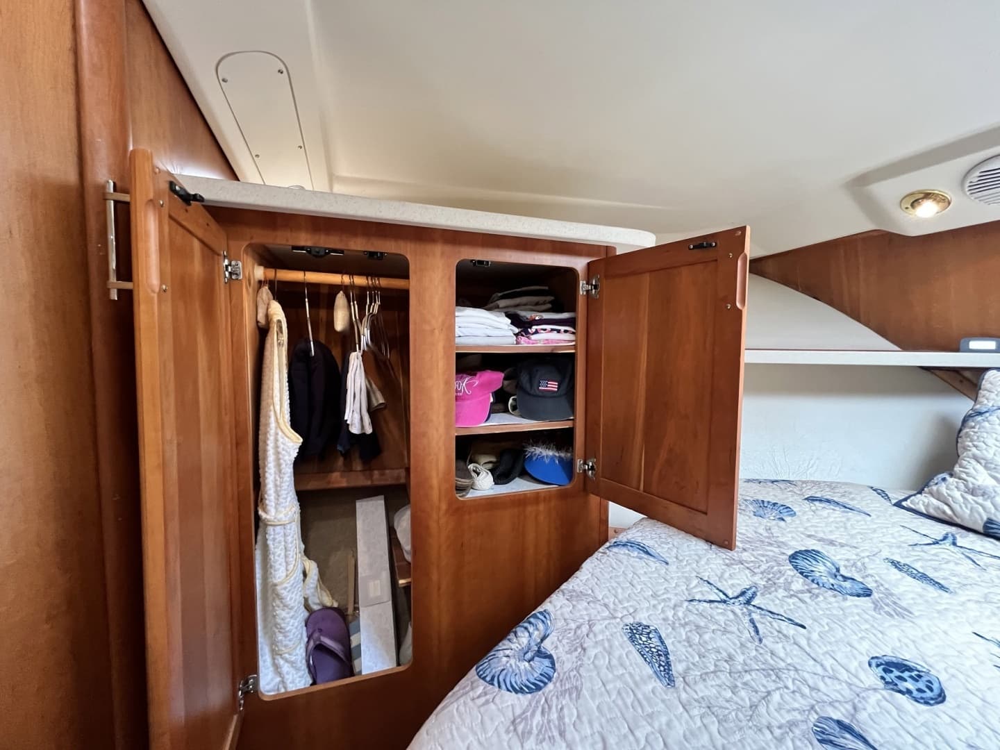 2003 Luhrs 40 Convertible - Image 46