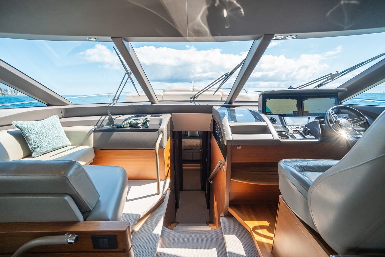 2017 Princess 68 Flybridge - Image 31