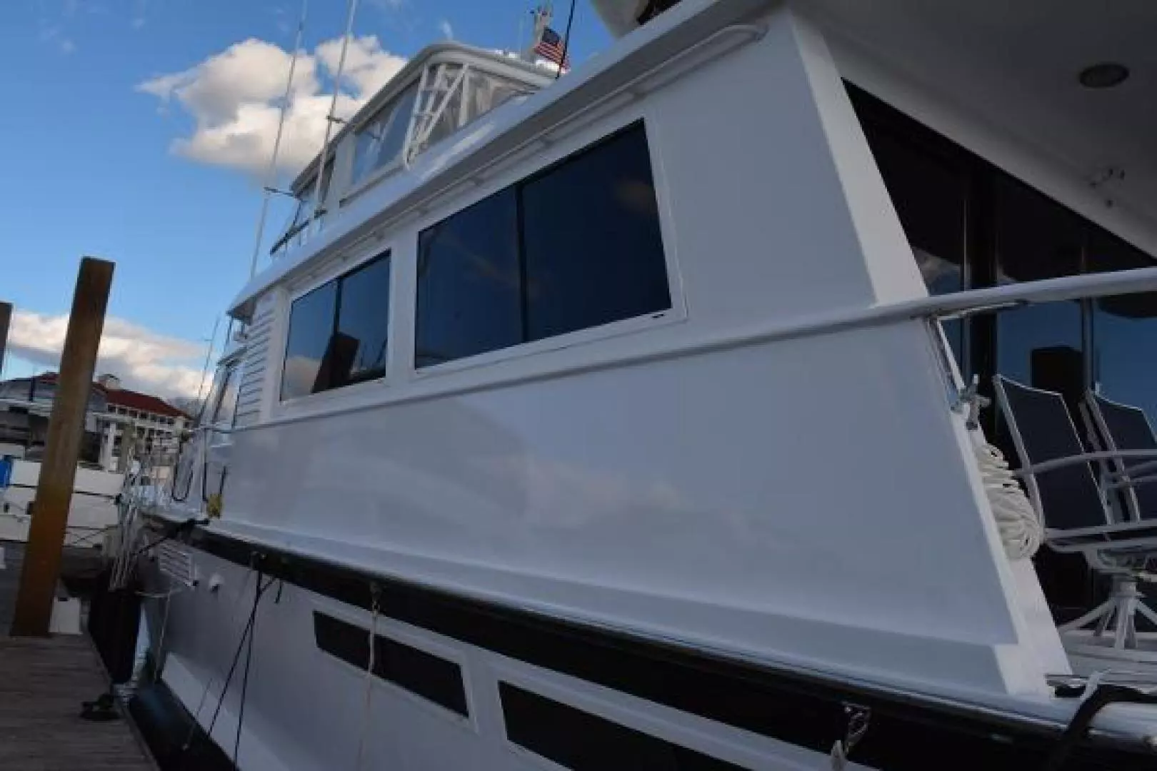 1989 Viking Motor Yacht - Image 11