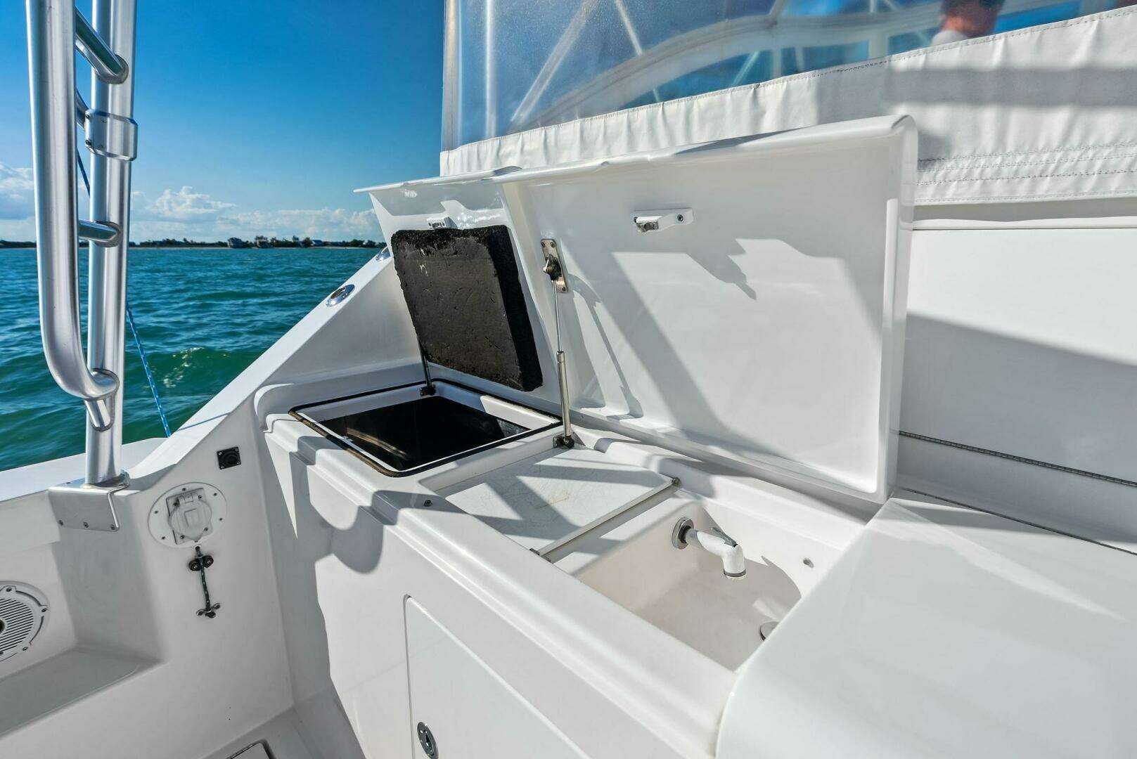 2006 Cabo 45 Express - Image 23