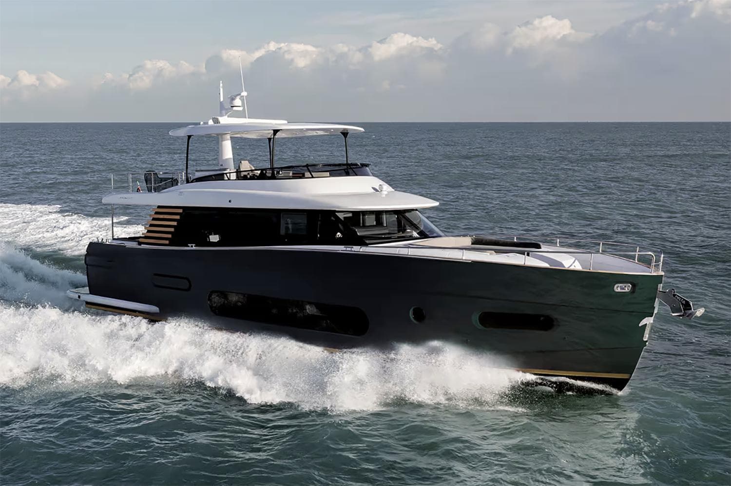 2027 Azimut Magellano 66