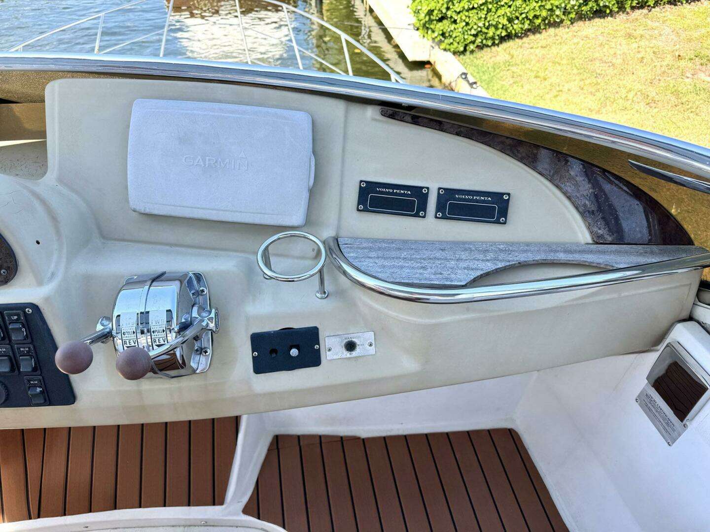 2001 Carver 40 Flybridge - Image 10